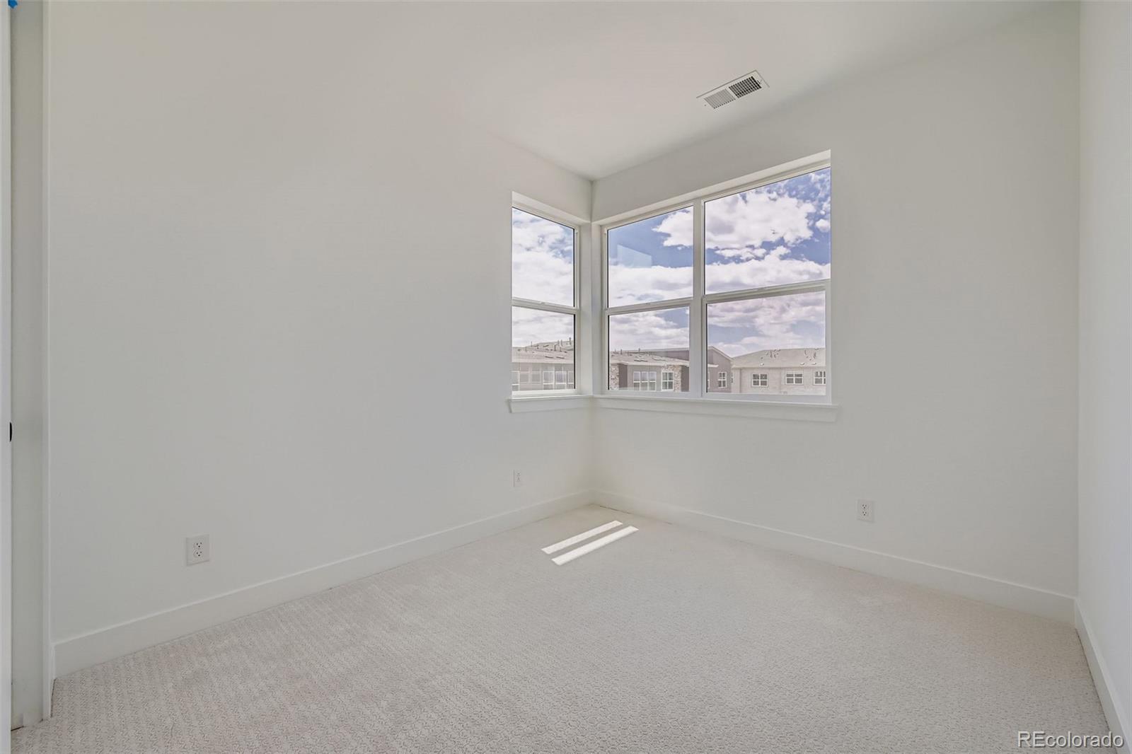 Aurora, Colorado, 80019, United States, 4 Bedrooms Bedrooms, ,3 BathroomsBathrooms,Residential,For Sale,1958574