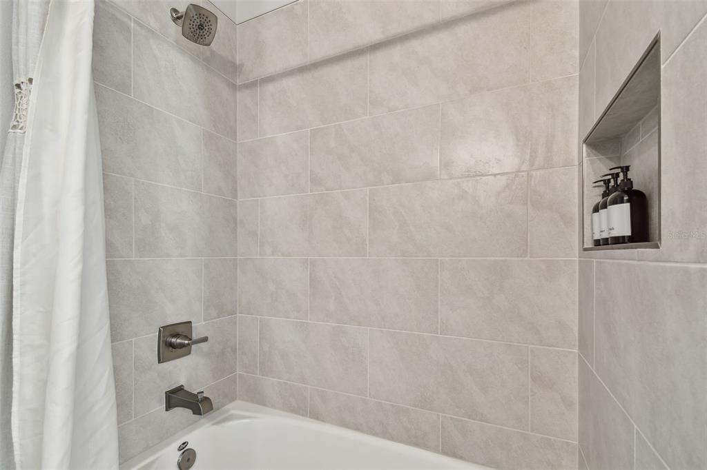 Sarasota, Florida, 34237, United States, 3 Bedrooms Bedrooms, ,4 BathroomsBathrooms,Residential,For Sale,1862311