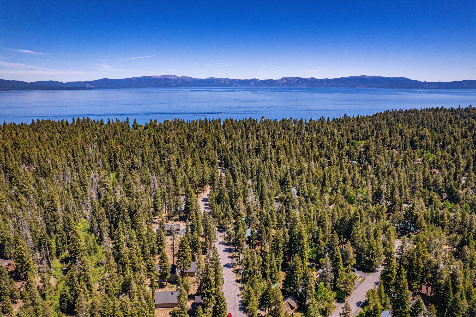 Home 3 Blocks from Lake Tahoe with 4 Car Garage for Cars & Boats - 物件實景