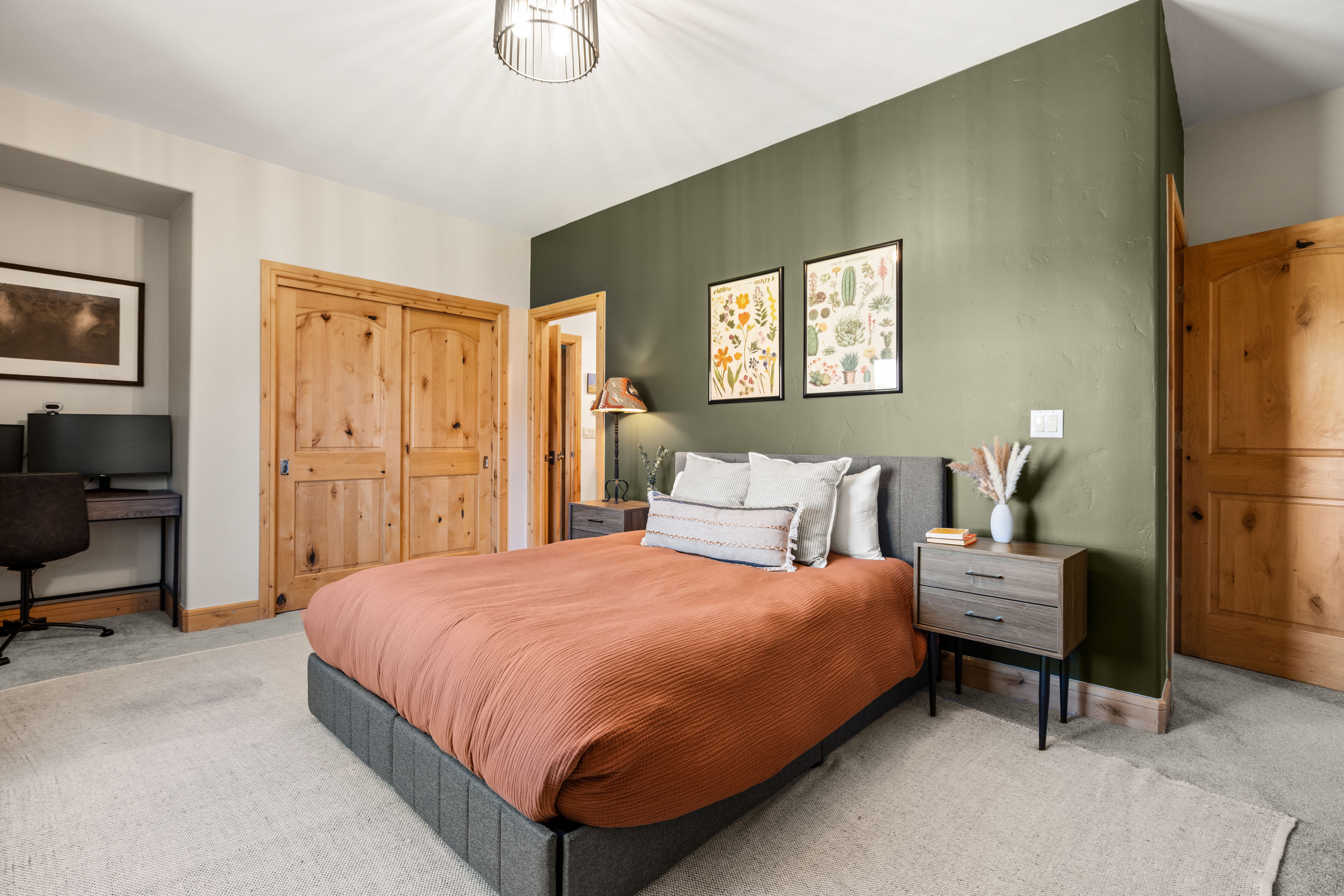  Inviting Home Features Soaring Vaulted Ceilings, Expansive Windows~ - 物件實景