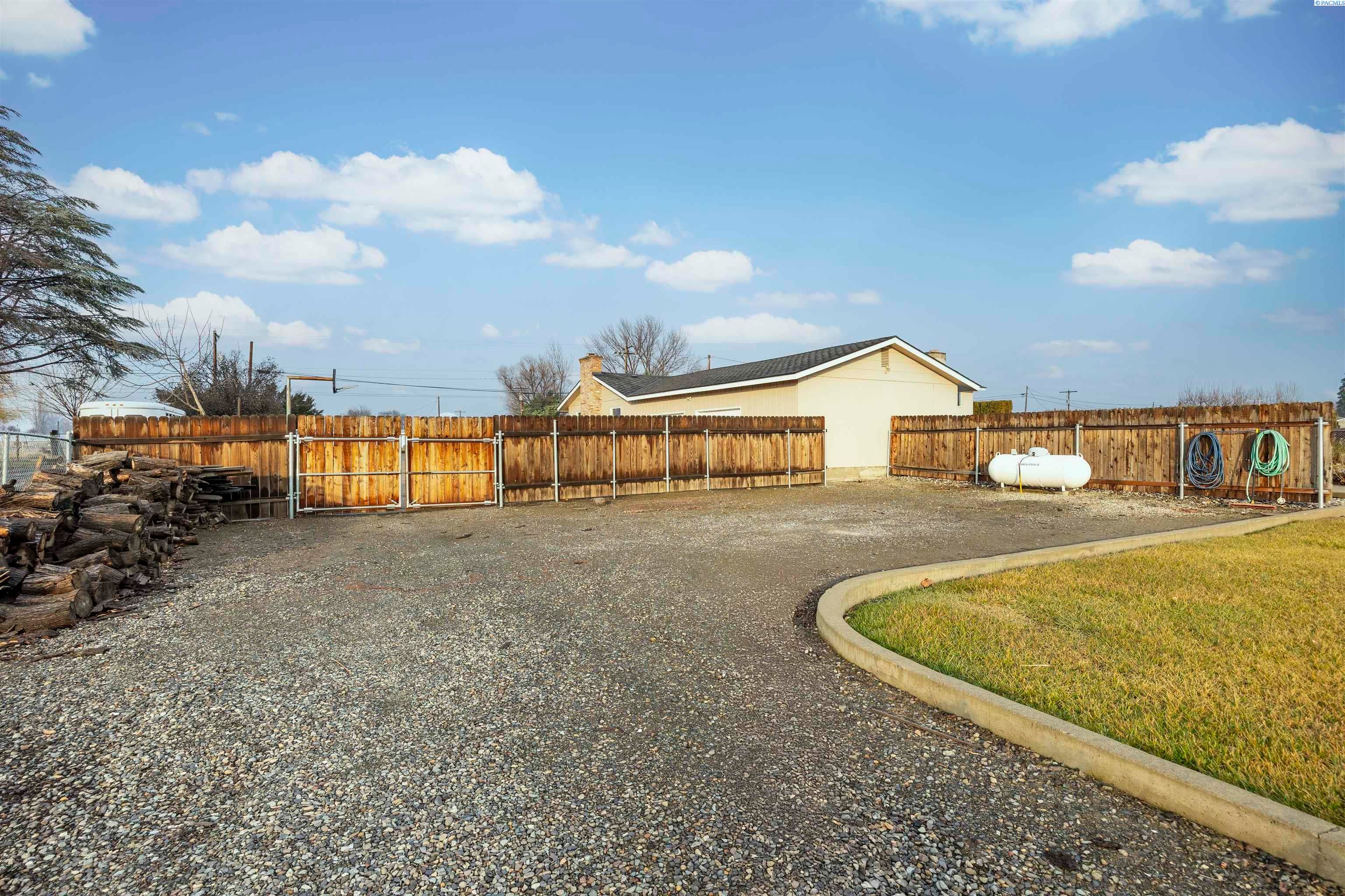 Grandview, Washington, 98930, United States, 4 Bedrooms Bedrooms, ,3 BathroomsBathrooms,Residential,For Sale,2007847