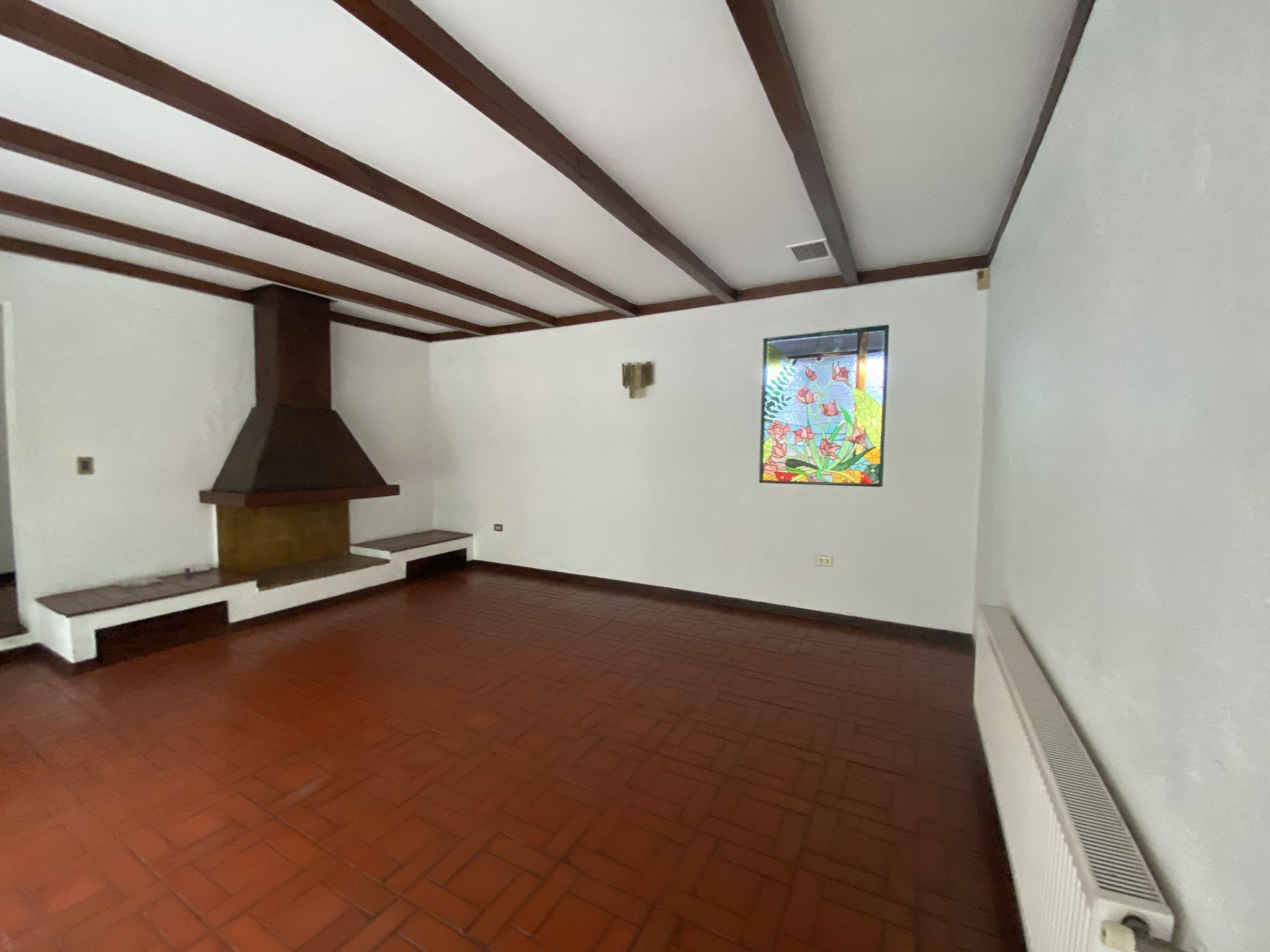 Las Condes, Chile, 5 Bedrooms Bedrooms, ,3 BathroomsBathrooms,Residential,For Sale,1906063