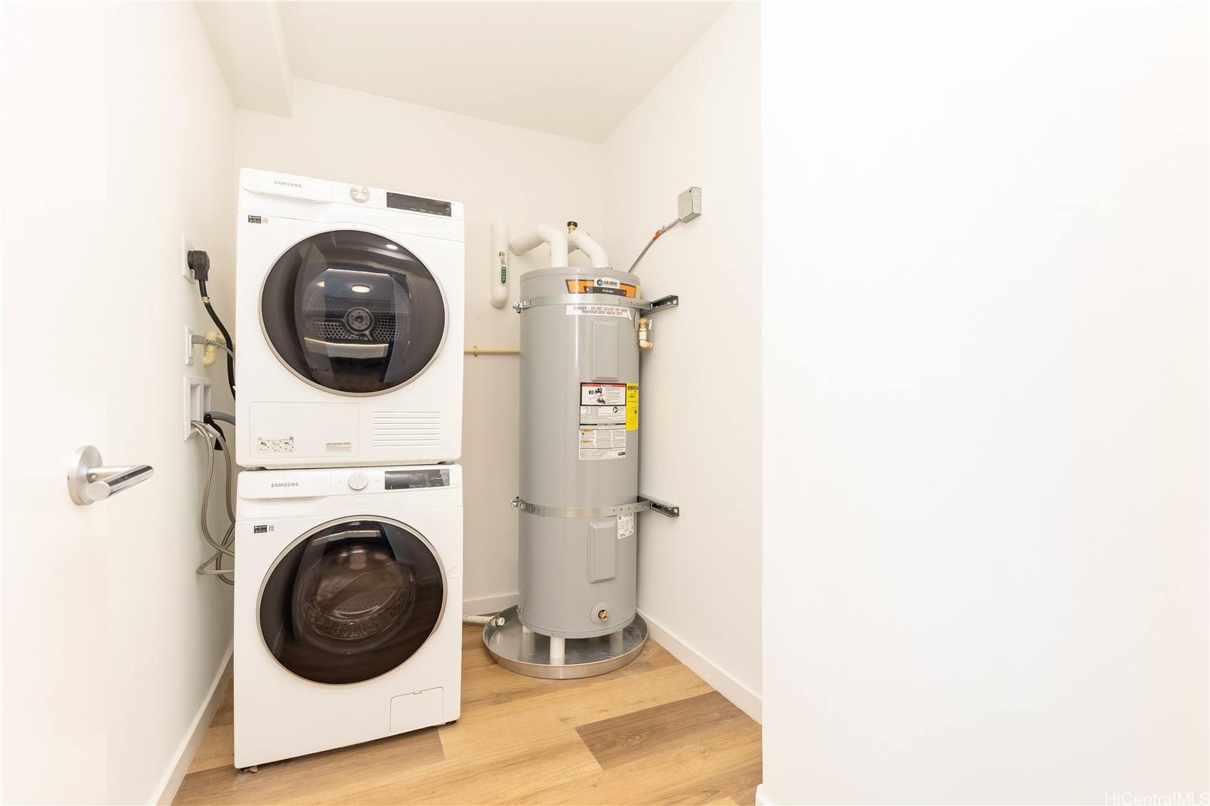 Honolulu, Hawaii, 96814, United States, 2 Bedrooms Bedrooms, ,2 BathroomsBathrooms,Residential,For Sale,1960567