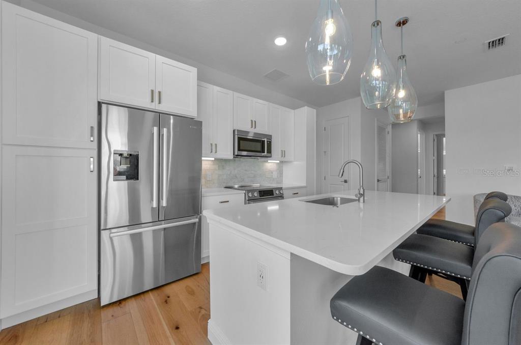 St Petersburg, Florida, 33701, United States, 3 Bedrooms Bedrooms, ,3 BathroomsBathrooms,Residential,For Sale,1885296