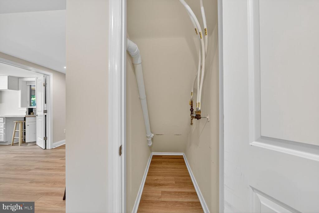 Arlington, Virginia, 22213, United States, 5 Bedrooms Bedrooms, ,5 BathroomsBathrooms,Residential,For Sale,1982488