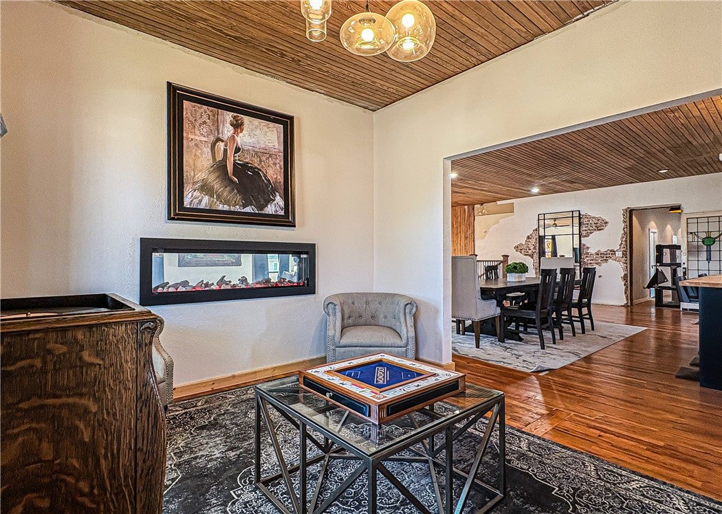 Berryville, Arkansas, 72616, United States, 3 Bedrooms Bedrooms, ,2 BathroomsBathrooms,Residential,For Sale,1994885