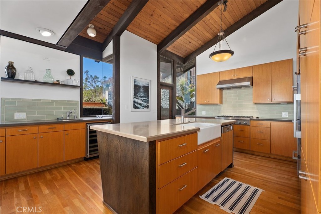 Laguna Beach, California, 92651, United States, 6 Bedrooms Bedrooms, ,7 BathroomsBathrooms,Residential,For Sale,1723948
