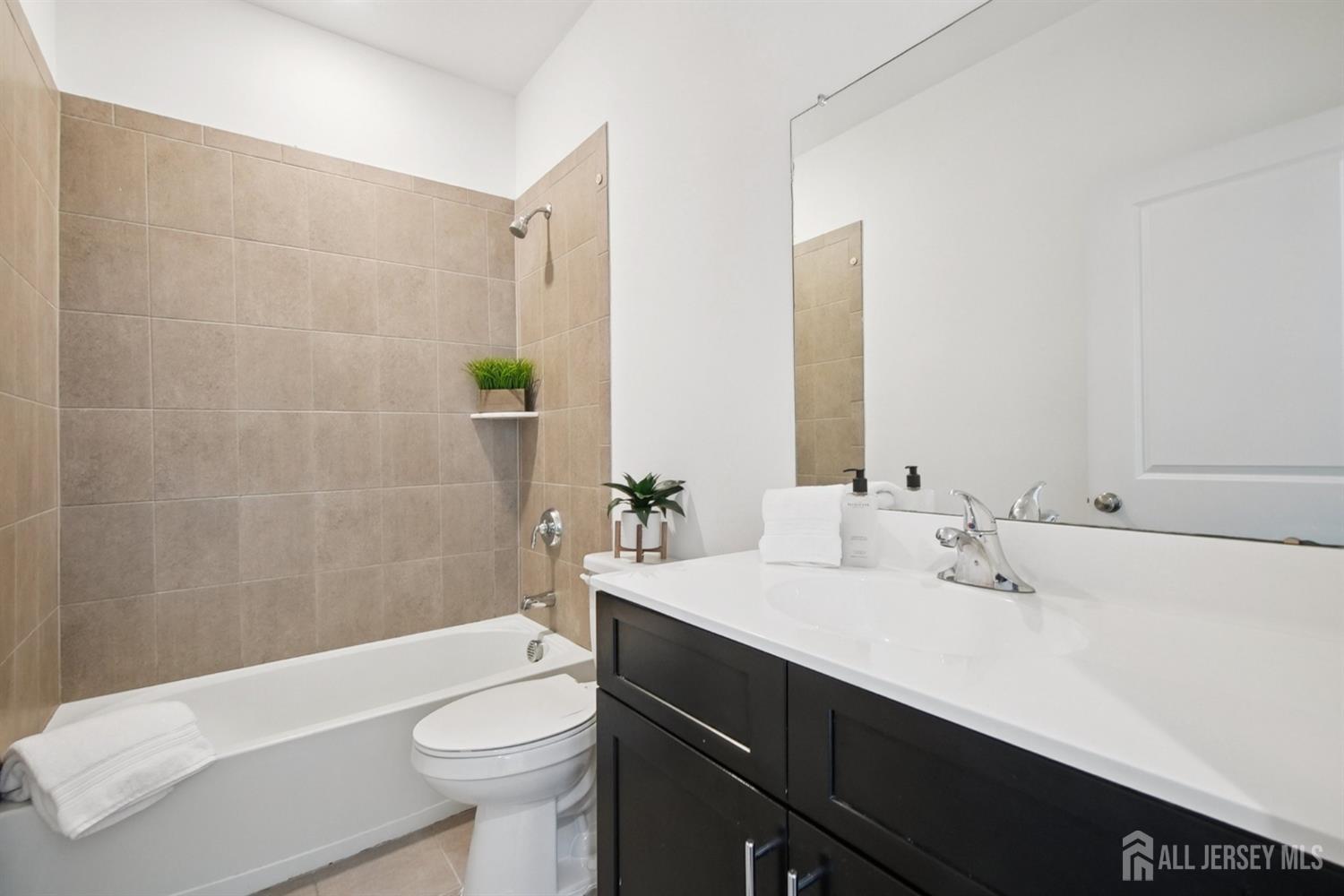 Franklin Twsp, New Jersey, 08873, United States, 2 Bedrooms Bedrooms, ,3 BathroomsBathrooms,Residential,For Sale,2003285