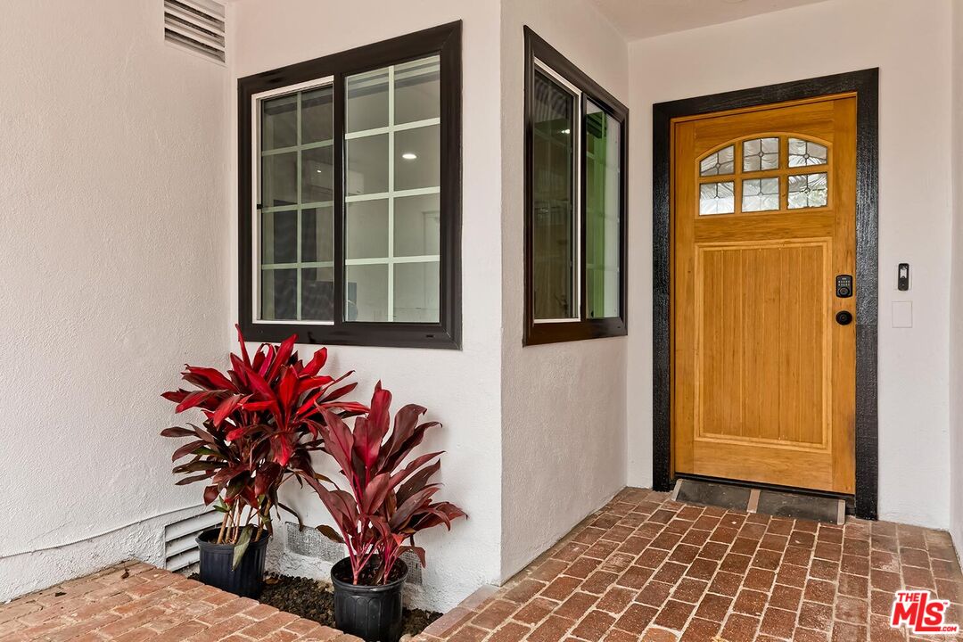 Los Angeles, California, 90064, United States, 3 Bedrooms Bedrooms, ,2 BathroomsBathrooms,Residential,For Sale,1777643