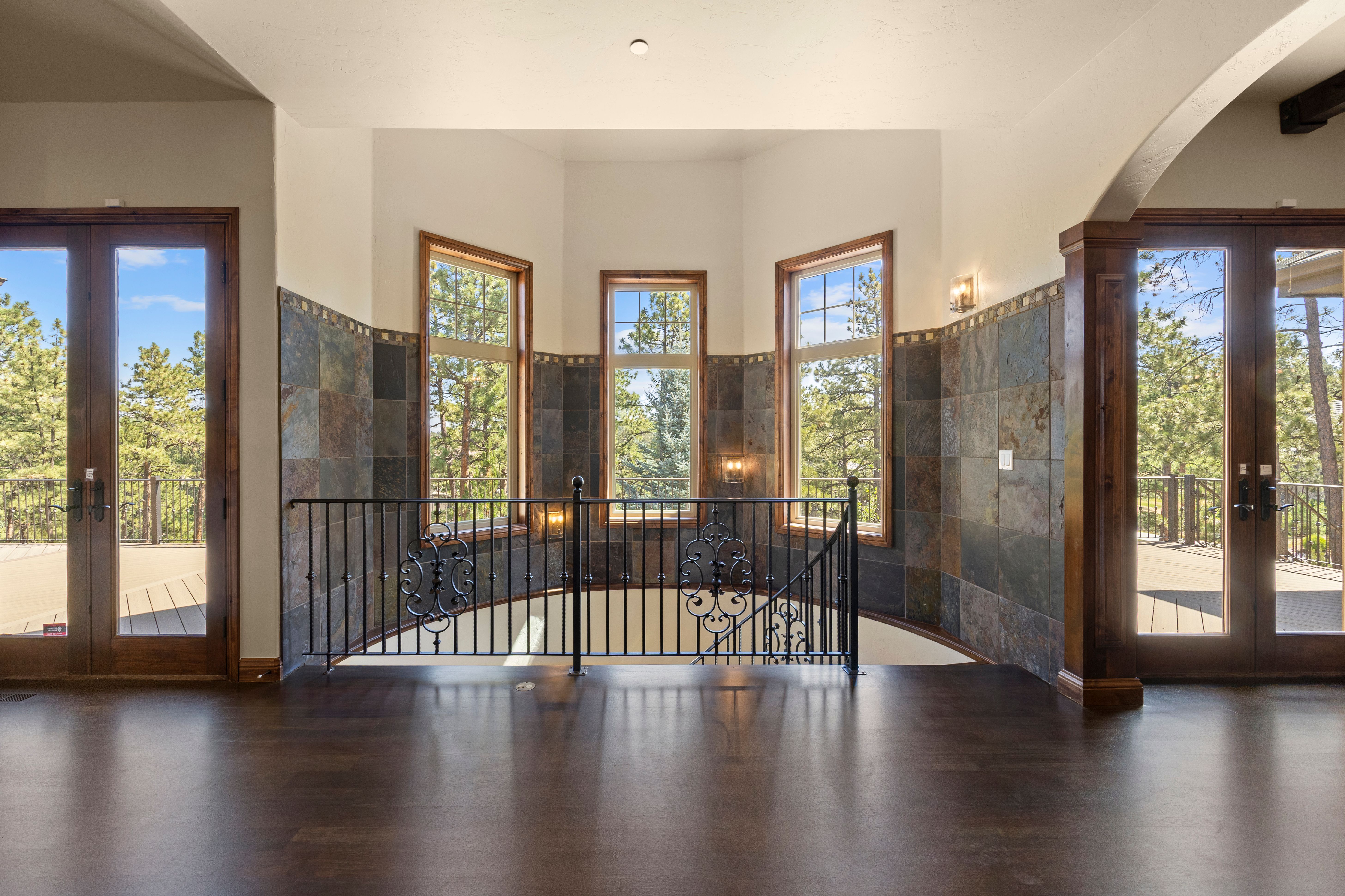  Spectacular custom ranch with a walk-out finished basement - 物件實景