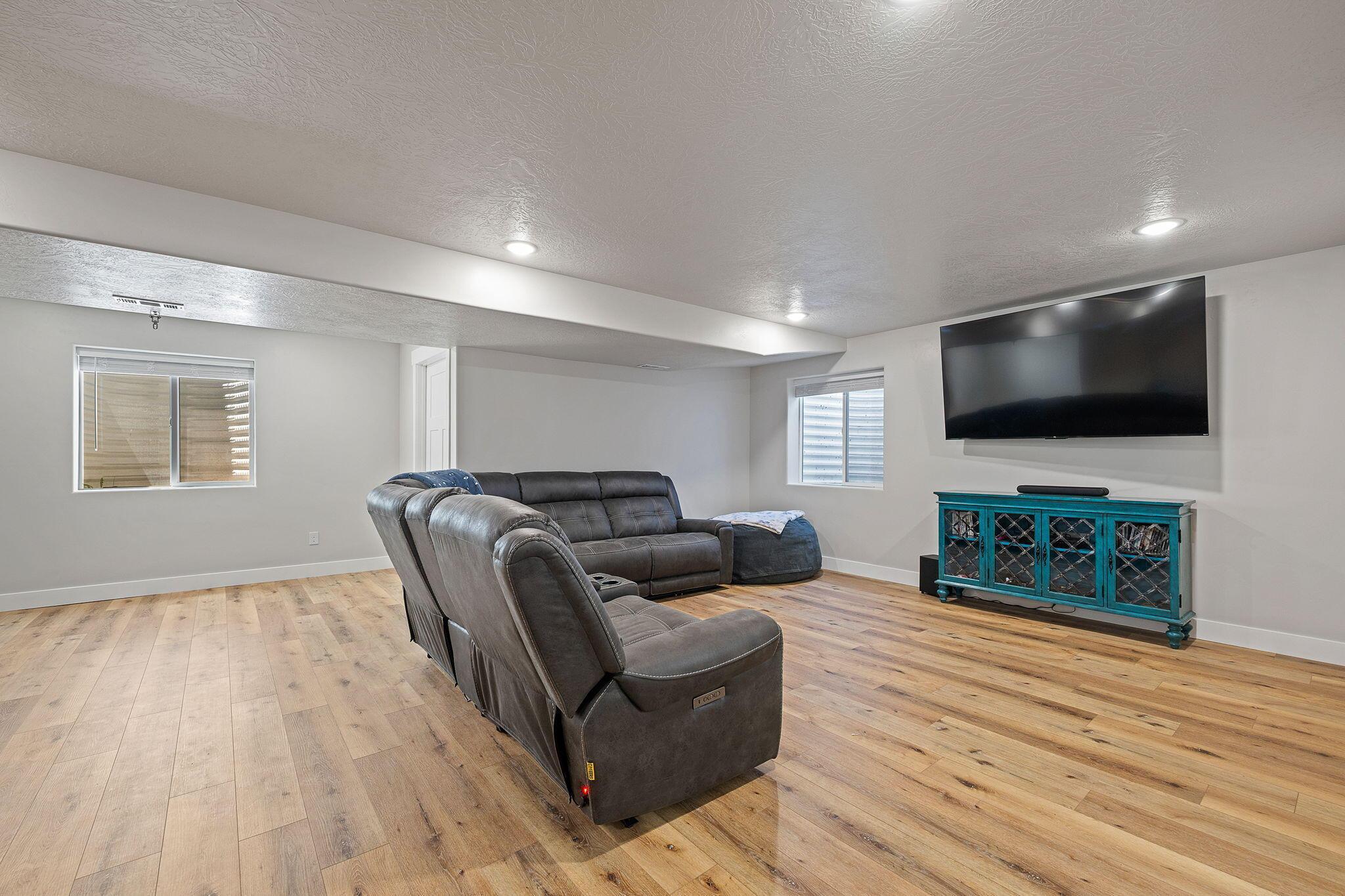 Cedar City, Utah, 84720, United States, 5 Bedrooms Bedrooms, ,4 BathroomsBathrooms,Residential,For Sale,1976034