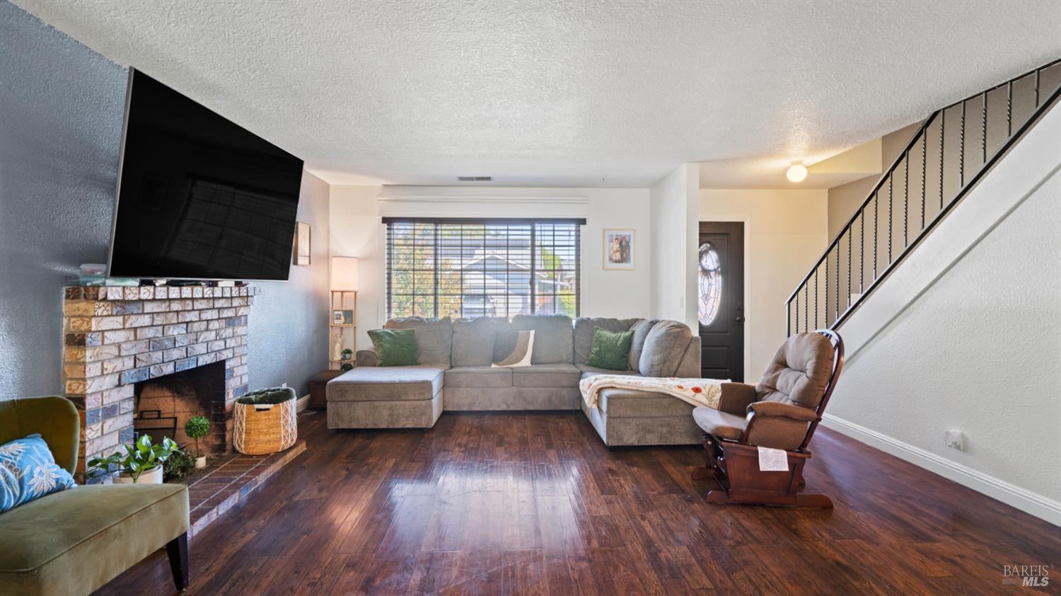 Vacaville, California, 95687, United States, 4 Bedrooms Bedrooms, ,2 BathroomsBathrooms,Residential,For Sale,1971477