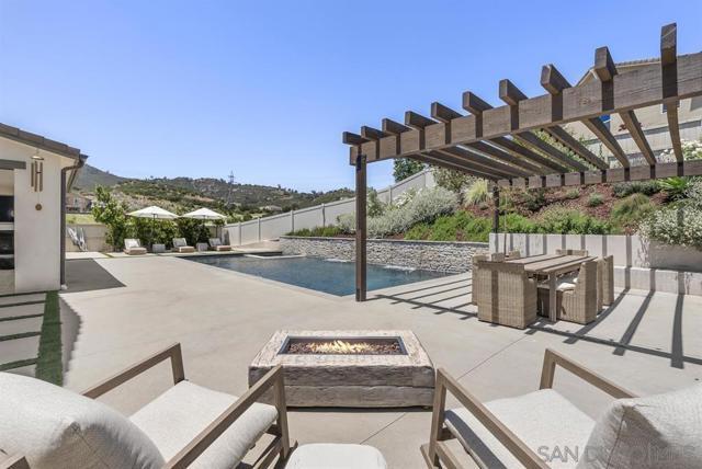 Escondido, California, 92029, United States, 5 Bedrooms Bedrooms, ,5 BathroomsBathrooms,Residential,For Sale,2029971