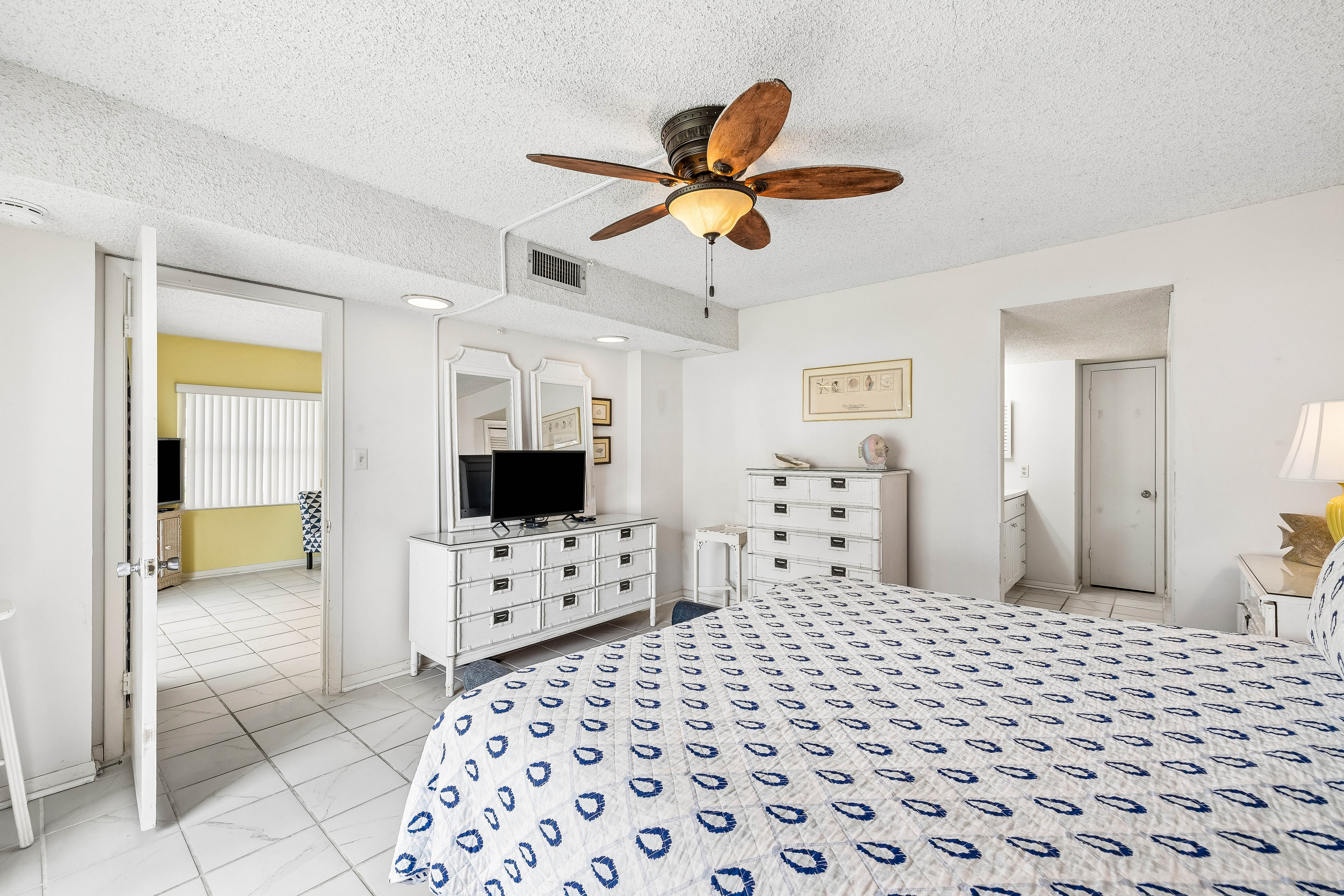  Gulf-Front Corner Retreat In Sought-After Community Near Amenities - 物件實景