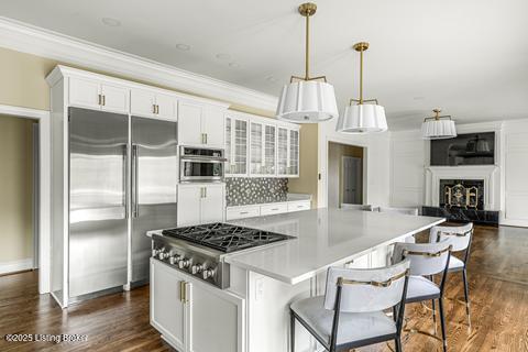 Prospect, Kentucky, 40059, United States, 6 Bedrooms Bedrooms, ,7 BathroomsBathrooms,Residential,For Sale,1901329