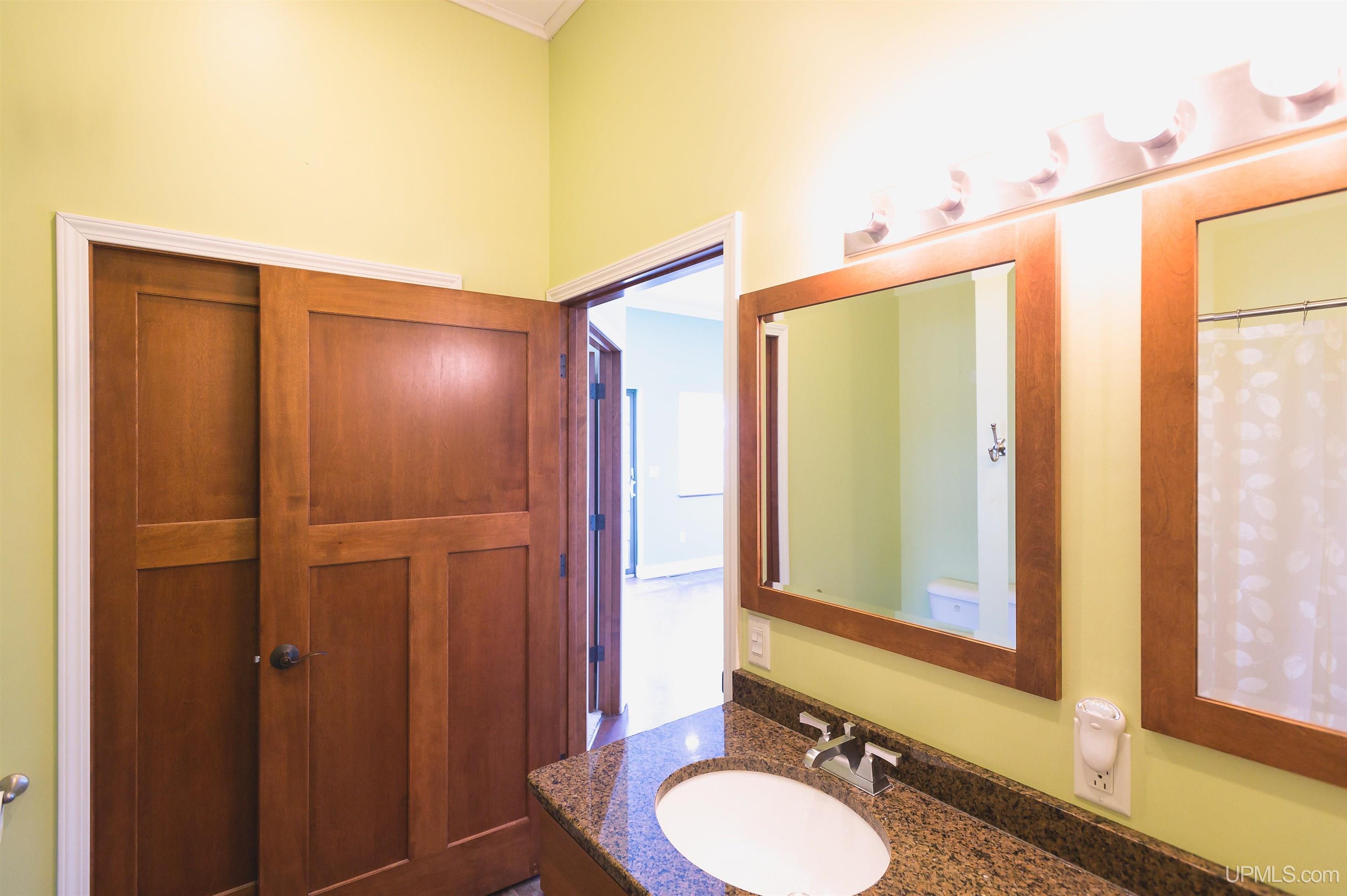 Houghton, Michigan, 49931, United States, 5 Bedrooms Bedrooms, ,2 BathroomsBathrooms,Residential,For Sale,1977730