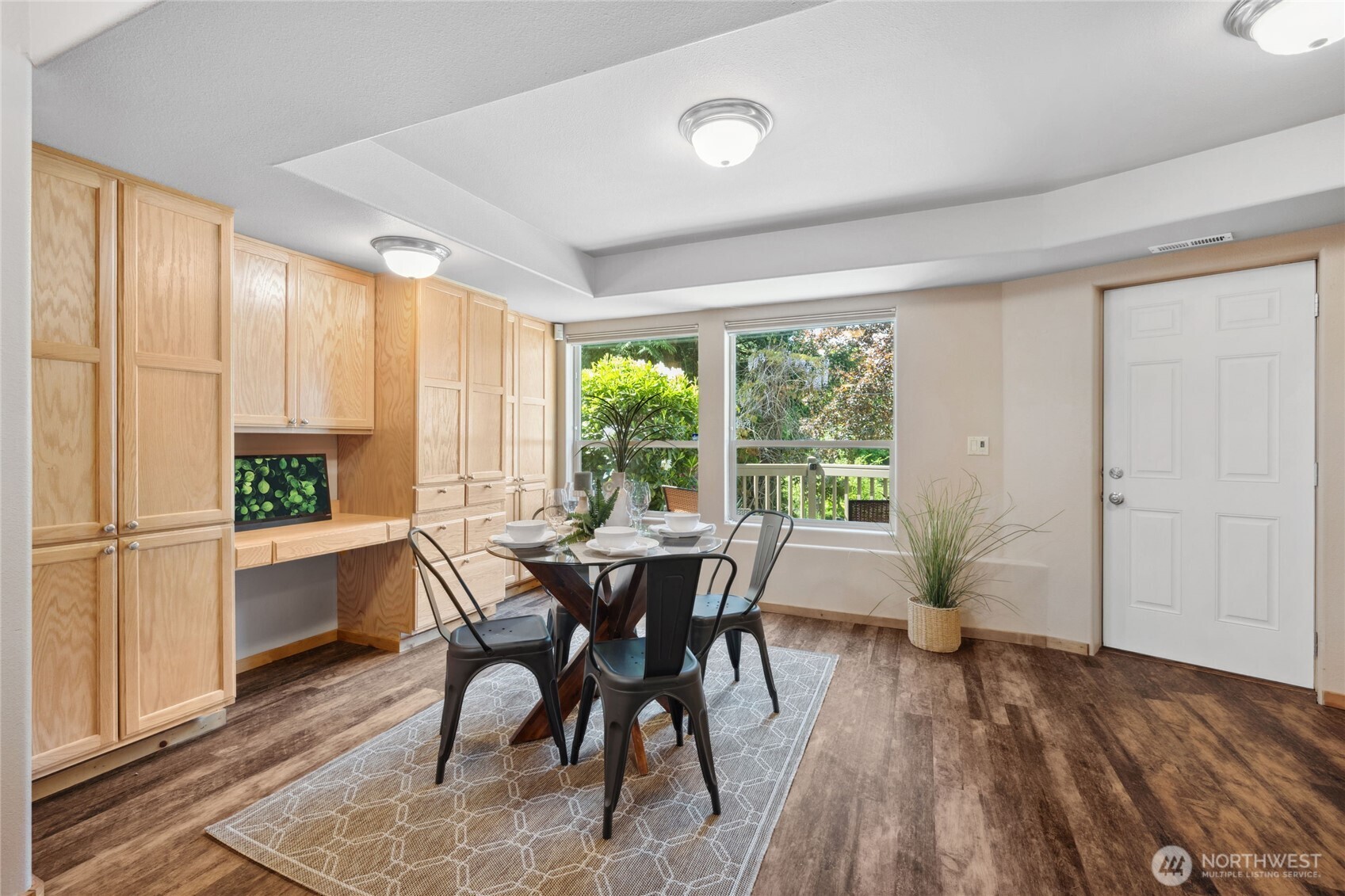 Kirkland, Washington, 98033, United States, 4 Bedrooms Bedrooms, ,2 BathroomsBathrooms,Residential,For Sale,1804621
