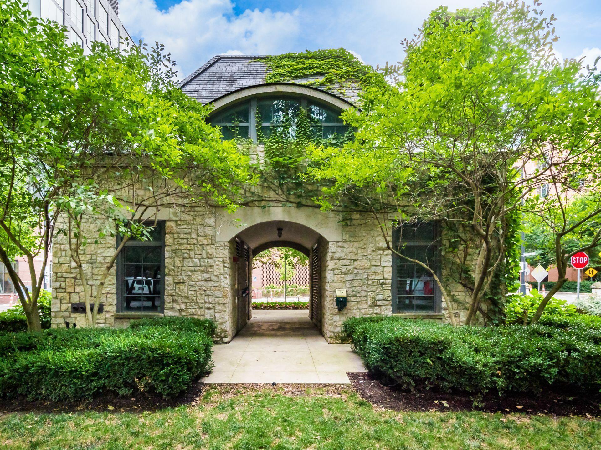 Columbus, Ohio, 43215, United States, 2 Bedrooms Bedrooms, ,3 BathroomsBathrooms,Residential,For Sale,1903521