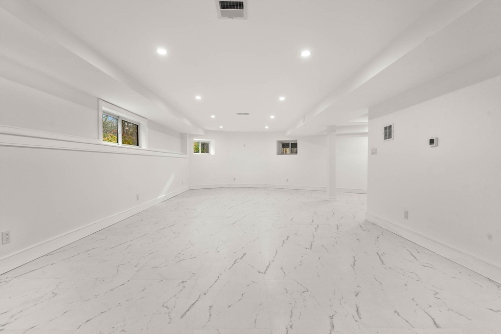 Weston, Massachusetts, 02493, United States, 4 Bedrooms Bedrooms, ,5 BathroomsBathrooms,Residential,For Sale,1989089