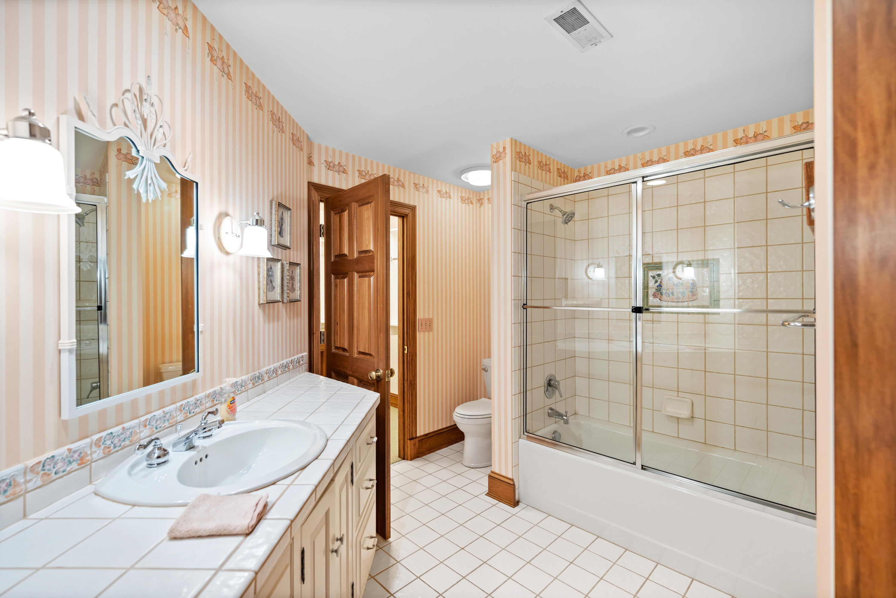 Union, Kentucky, 41091, United States, 6 Bedrooms Bedrooms, ,7 BathroomsBathrooms,Residential,For Sale,1997730