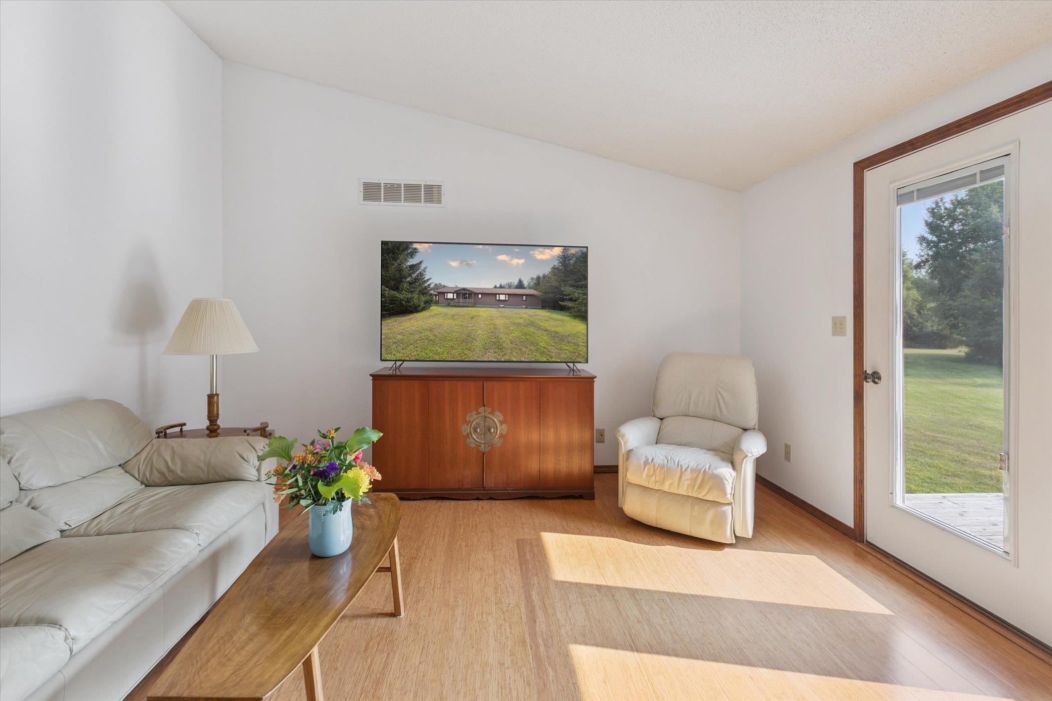 Midland, Michigan, 48640, United States, 3 Bedrooms Bedrooms, ,3 BathroomsBathrooms,Residential,For Sale,1975279