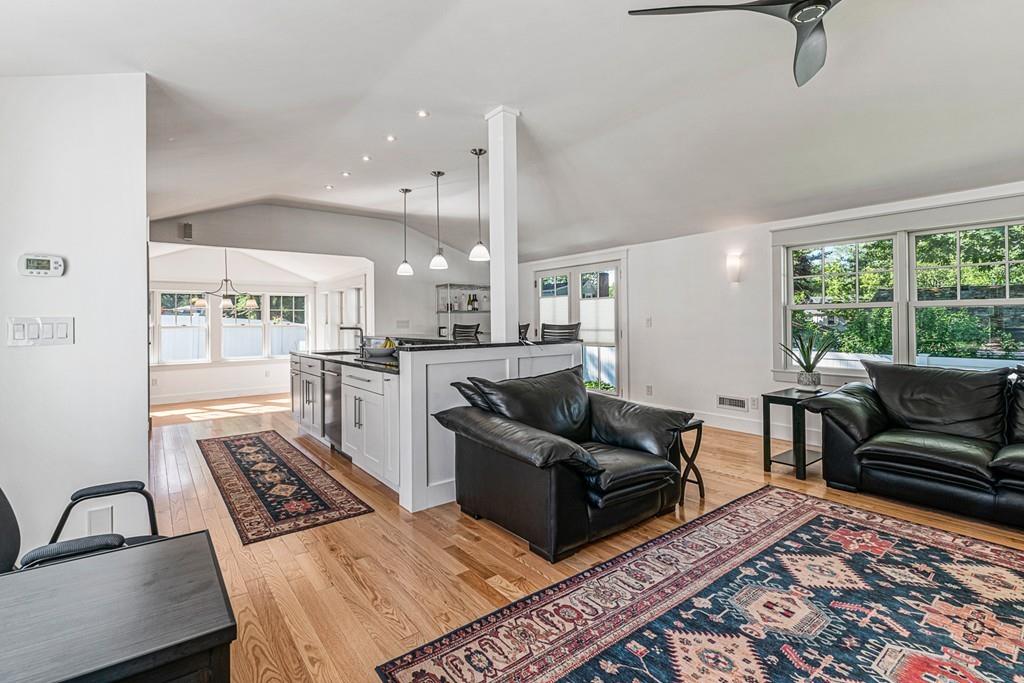 Hamilton, Massachusetts, 01982, United States, 2 Bedrooms Bedrooms, ,1 BathroomBathrooms,Residential,For Sale,1921936