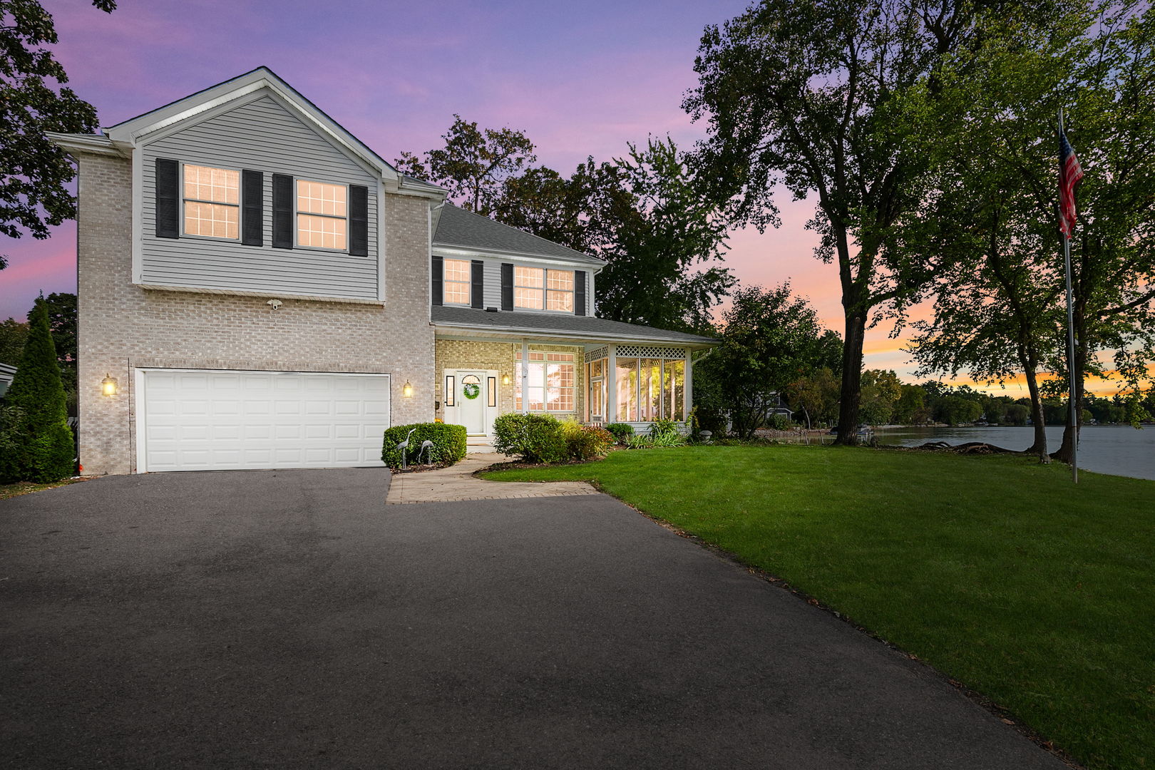 Grayslake, Illinois, 60030, United States, 4 Bedrooms Bedrooms, ,3 BathroomsBathrooms,Residential,For Sale,1992794