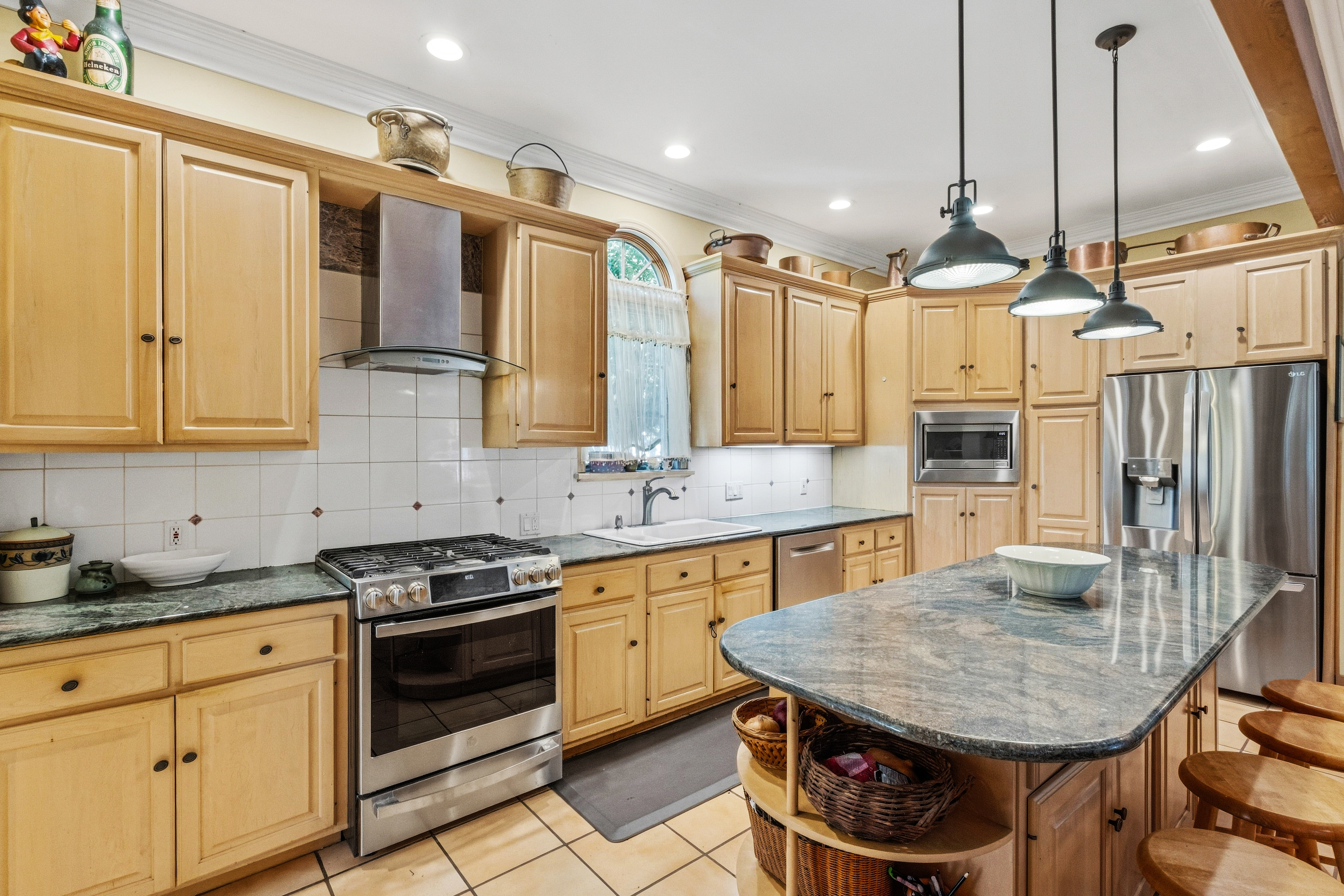  16 Stuart Avenue, Babylon, NY, 11702 - 物件實景
