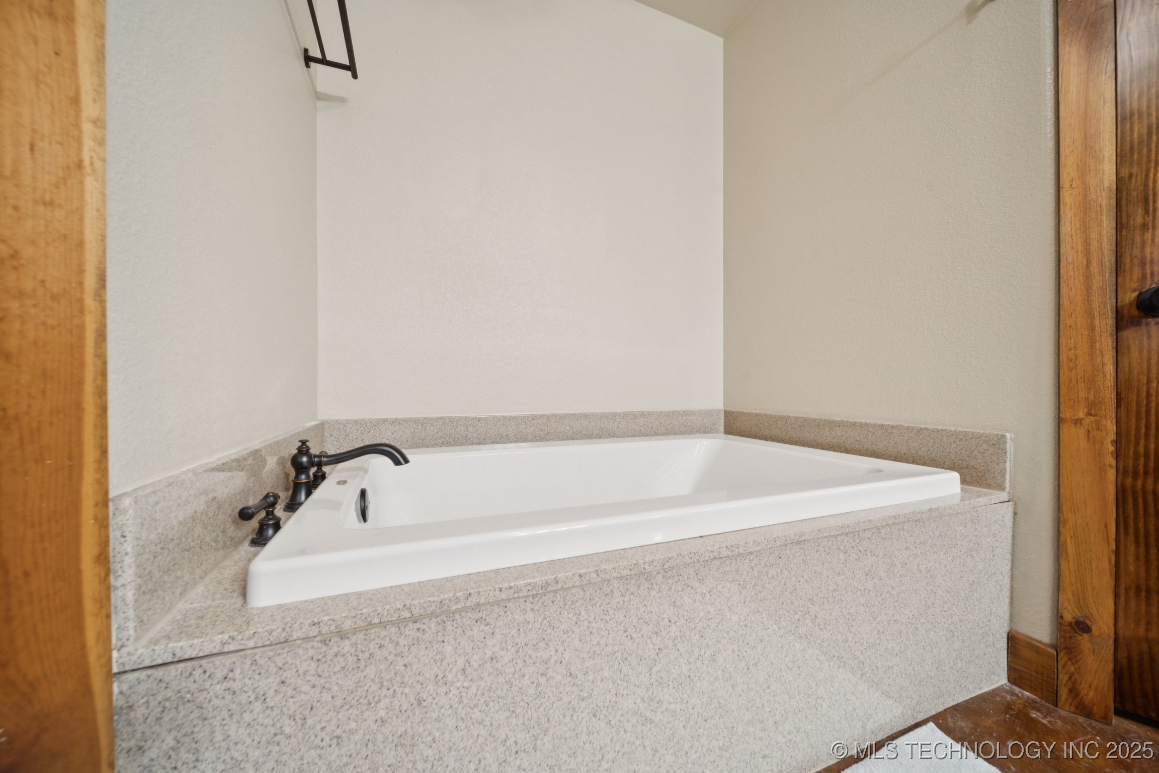 Henryetta, Oklahoma, 74437, United States, 4 Bedrooms Bedrooms, ,4 BathroomsBathrooms,Residential,For Sale,1939303