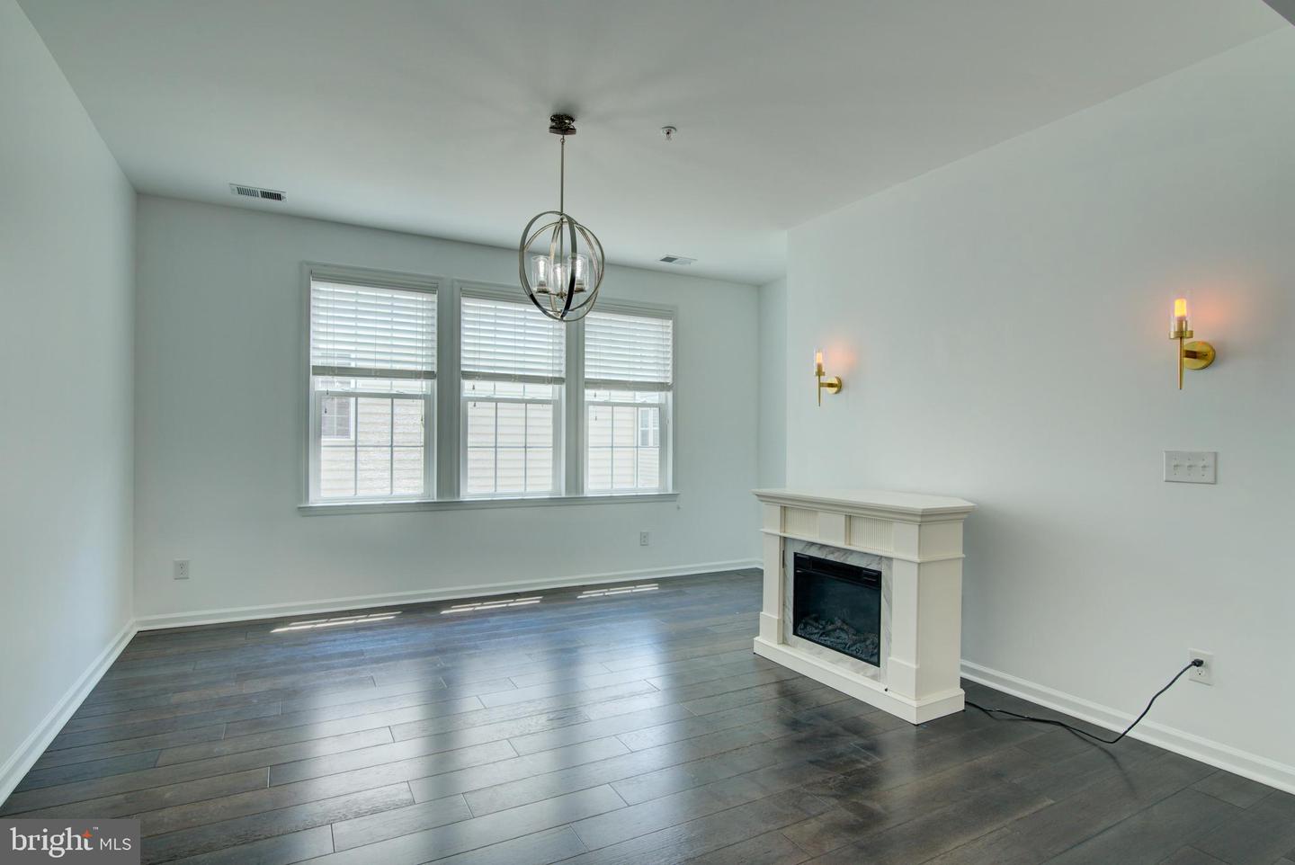 Aldie, Virginia, 20105, United States, 3 Bedrooms Bedrooms, ,3 BathroomsBathrooms,Residential,For Sale,1891094