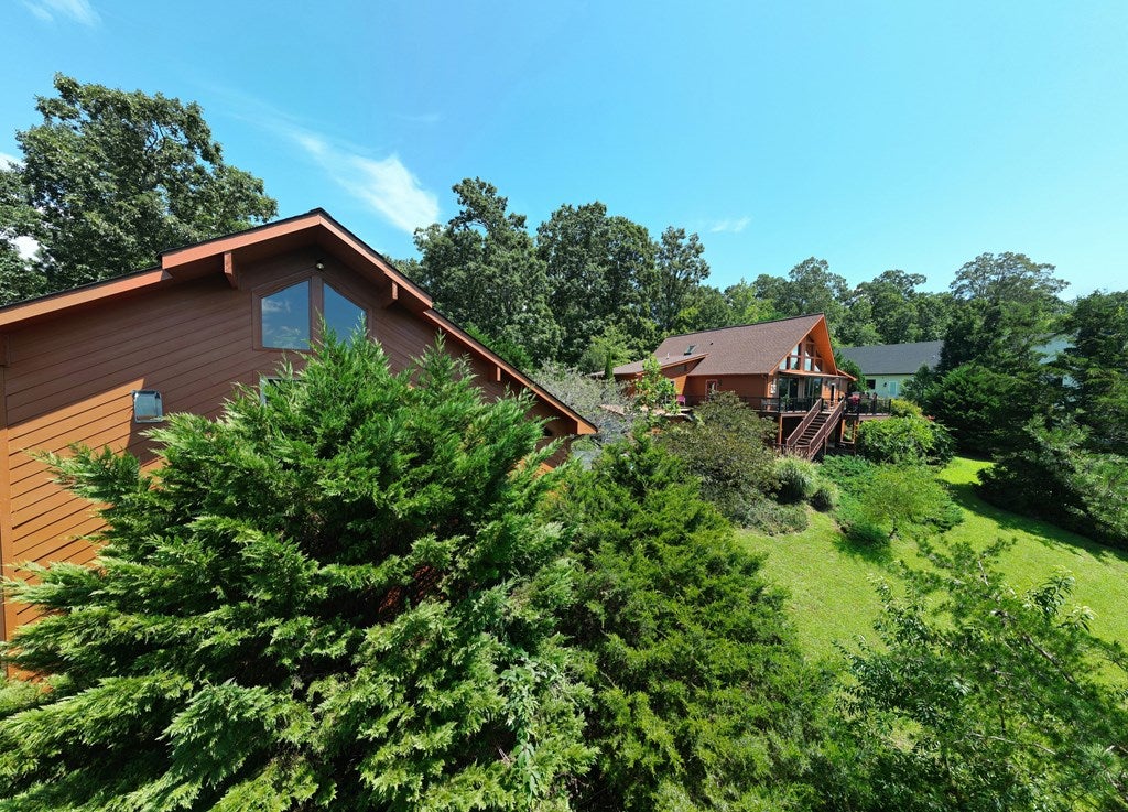 Hayesville, North Carolina, 28904, United States, 3 Bedrooms Bedrooms, ,4 BathroomsBathrooms,Residential,For Sale,1919513