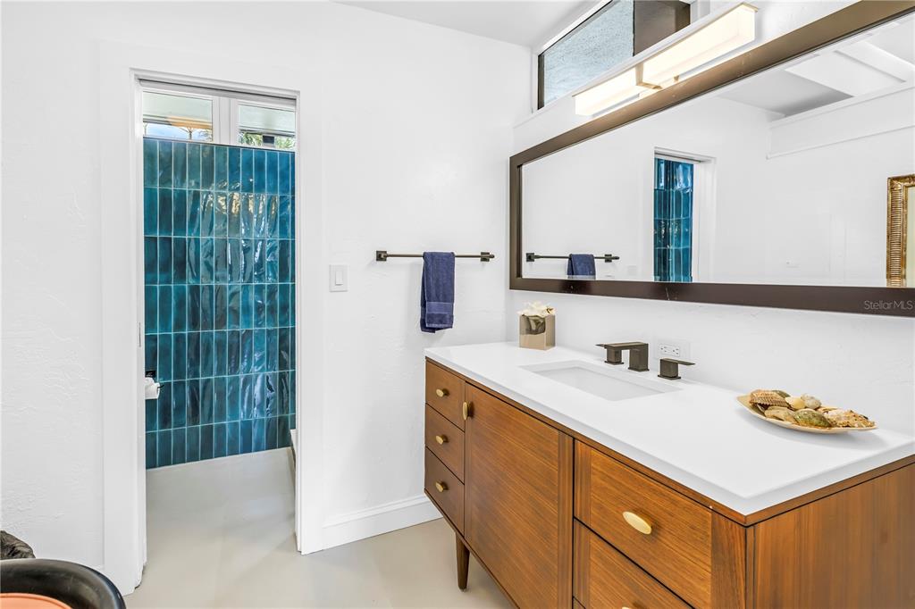 St Petersburg, Florida, 33704, United States, 4 Bedrooms Bedrooms, ,4 BathroomsBathrooms,Residential,For Sale,1991901