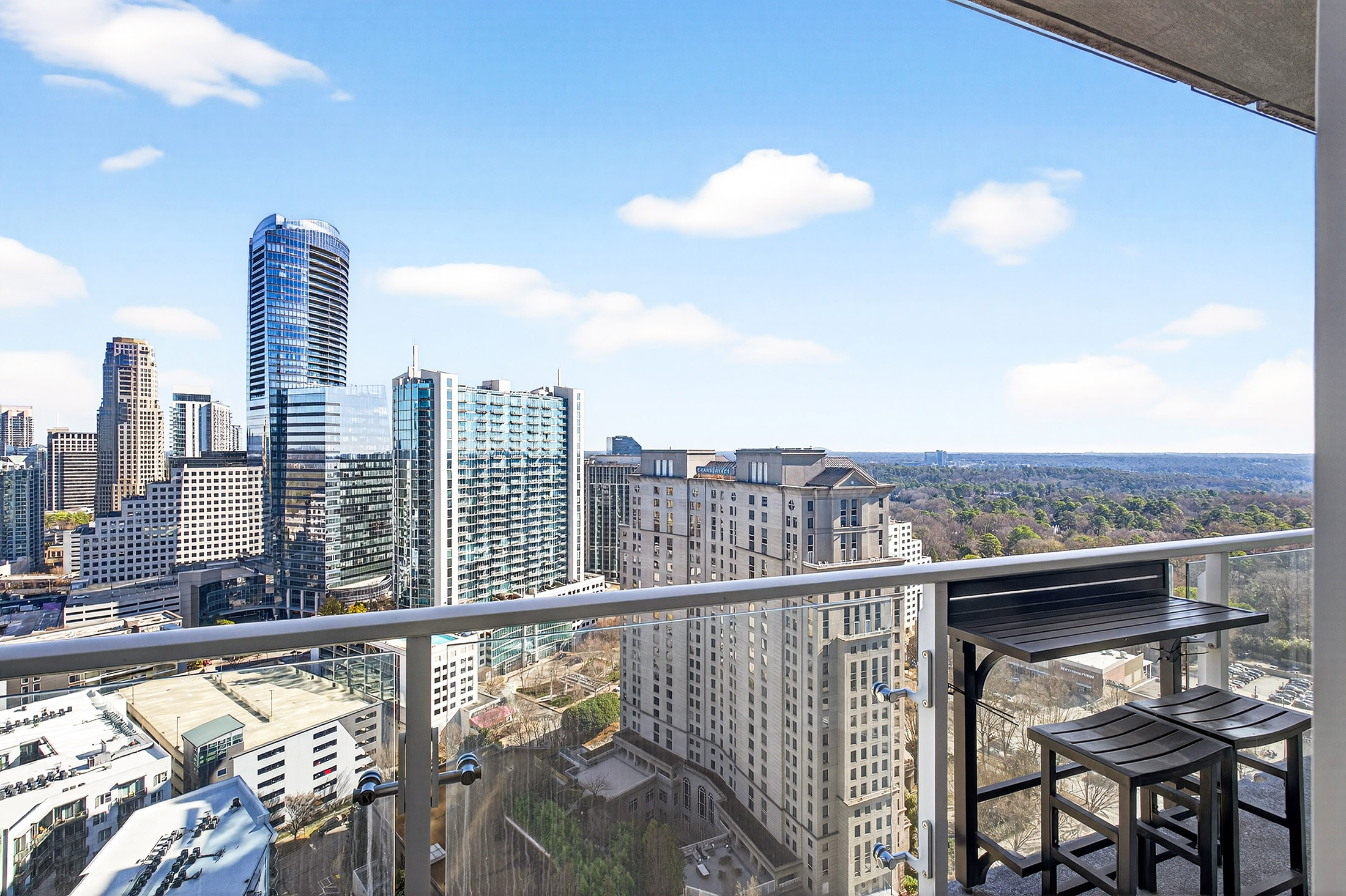 Refined Two Bedroom Residence with Sweeping Skyline Views - 物件實景