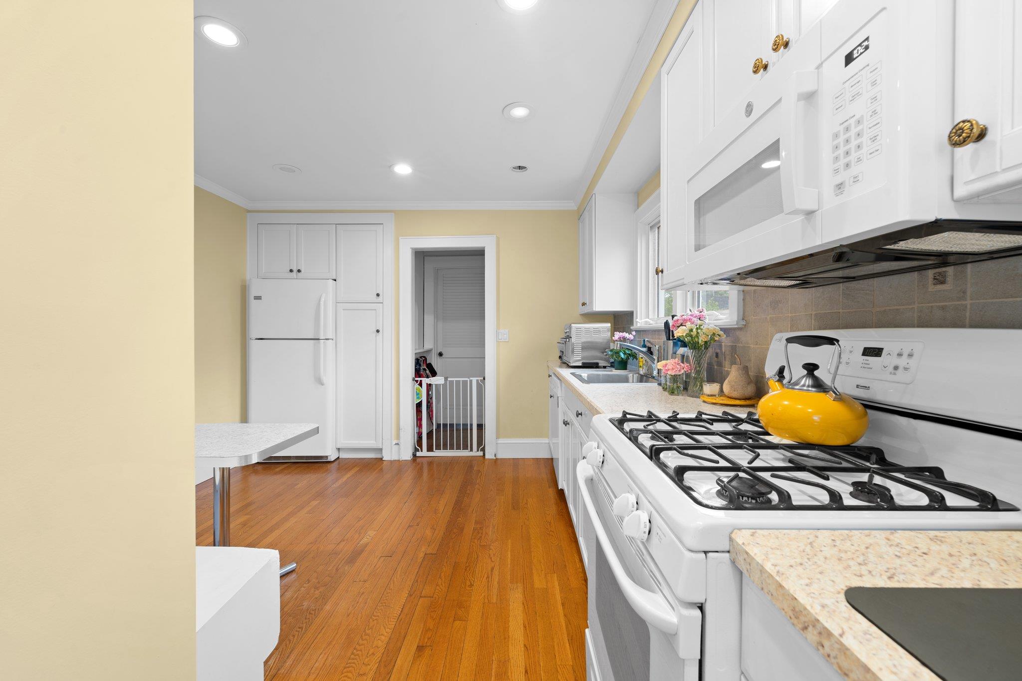 Rockville Centre, New York, 11570, United States, 4 Bedrooms Bedrooms, ,2 BathroomsBathrooms,Residential,For Sale,1928749