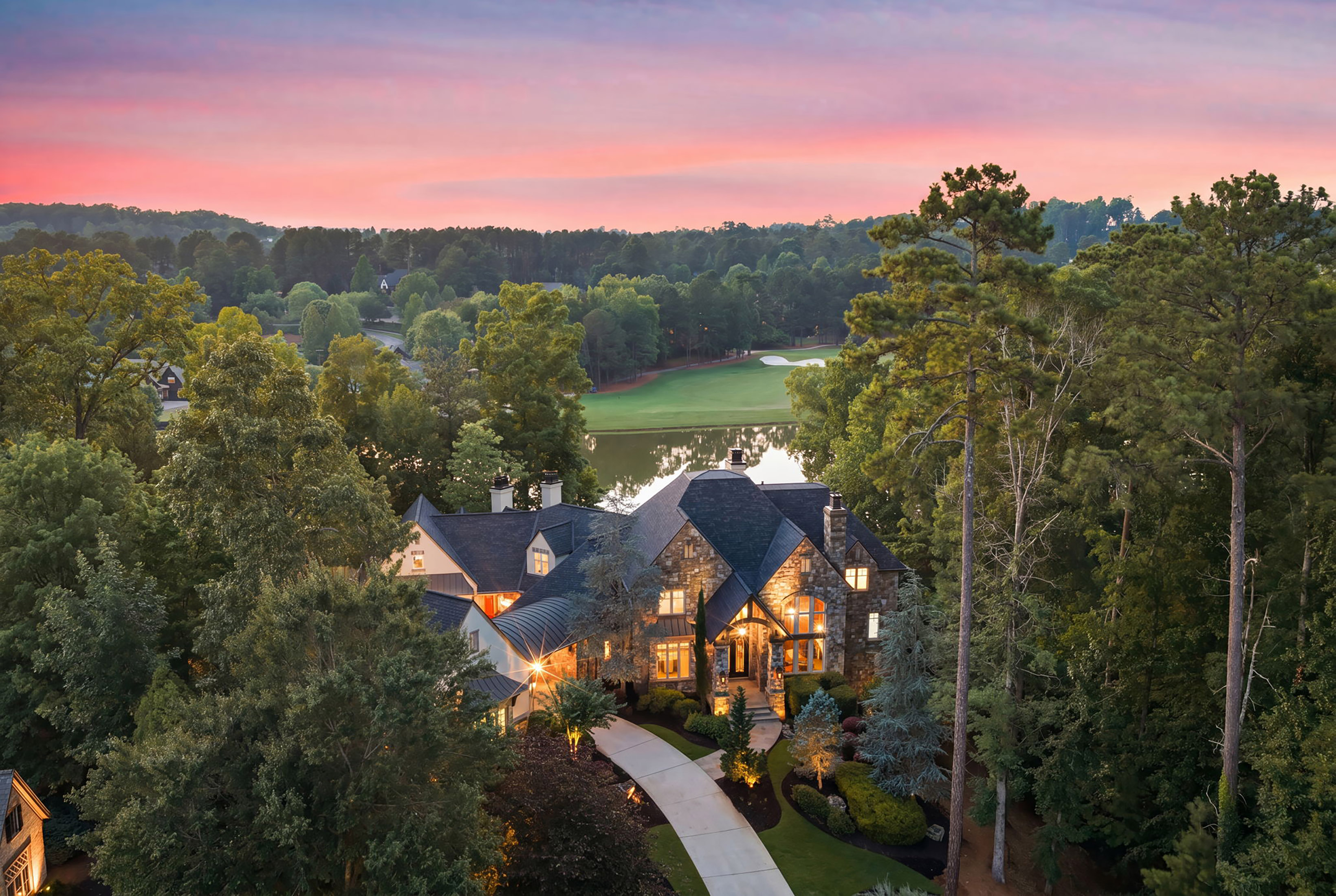  Extraordinary European Manor on Picturesque Cul-de-sac with Lake and Golf Views - 物件實景
