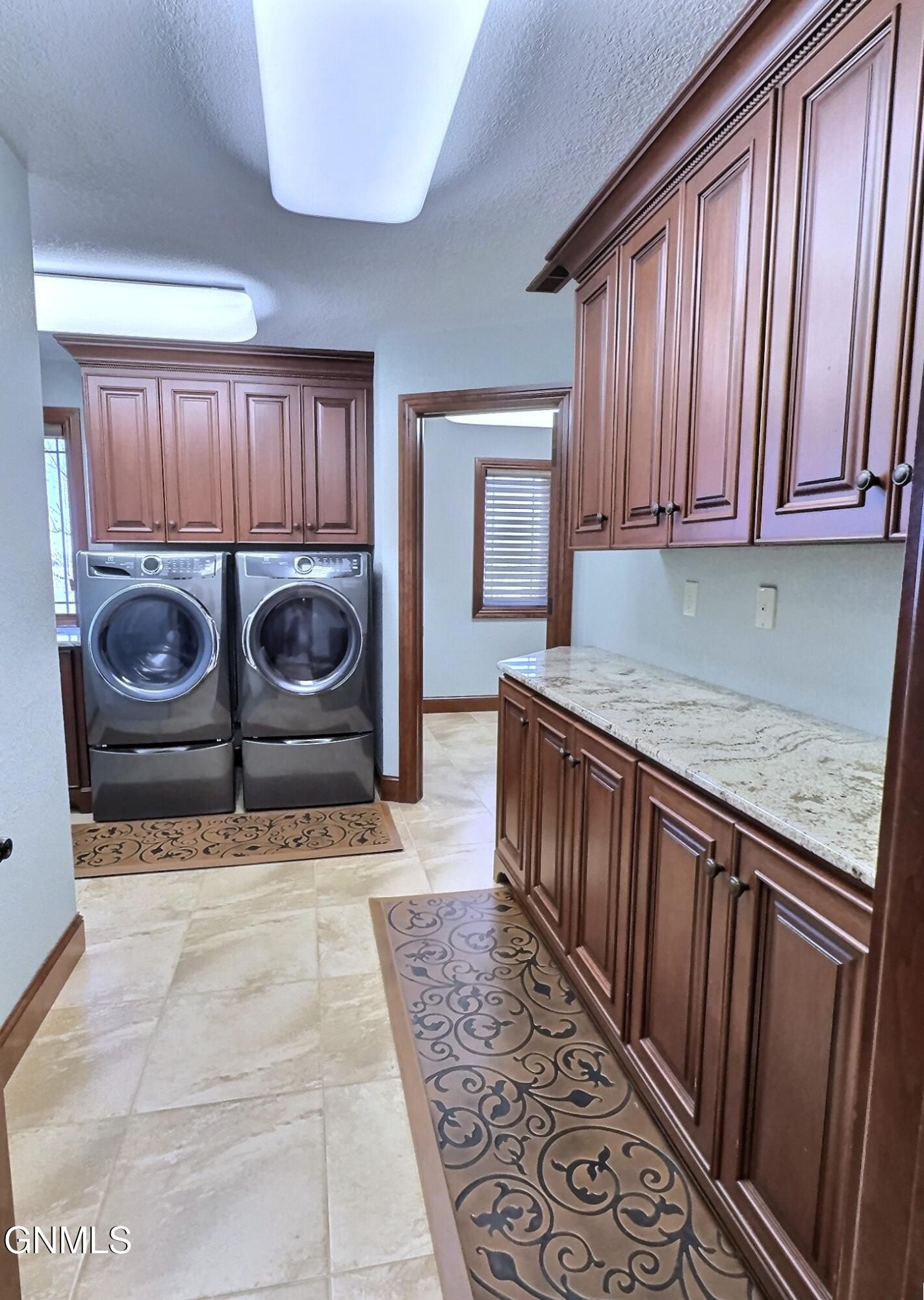 Bismarck, North Dakota, 58501, United States, 4 Bedrooms Bedrooms, ,4 BathroomsBathrooms,Residential,For Sale,2038873