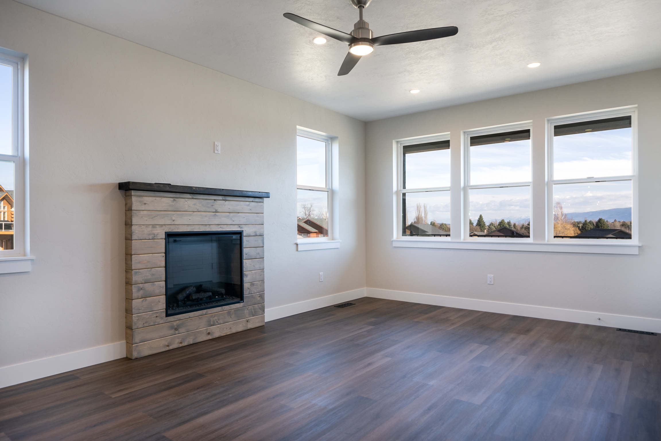 Polson, Montana, 59860, United States, 3 Bedrooms Bedrooms, ,2 BathroomsBathrooms,Residential,For Sale,1882171