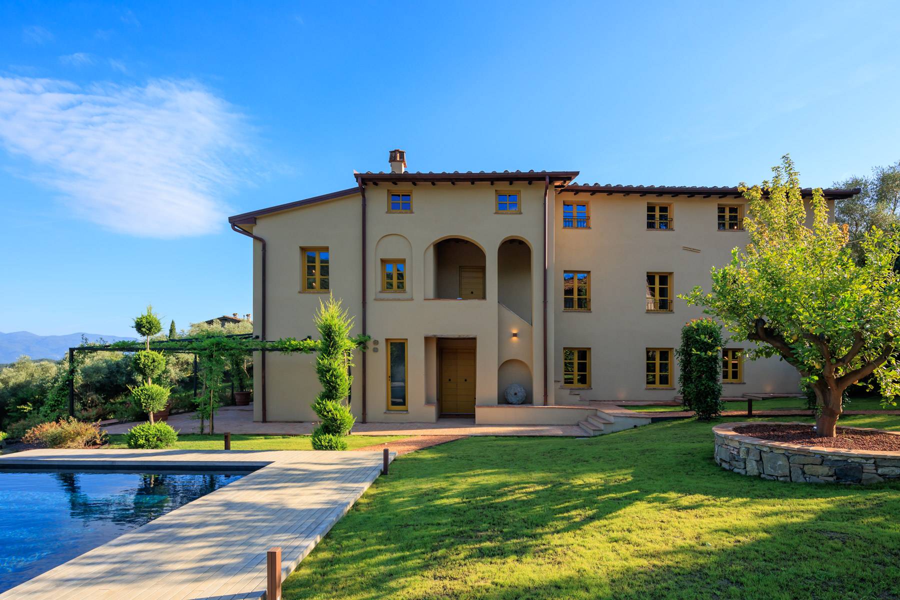 Refined residence among the hills of Lucca 