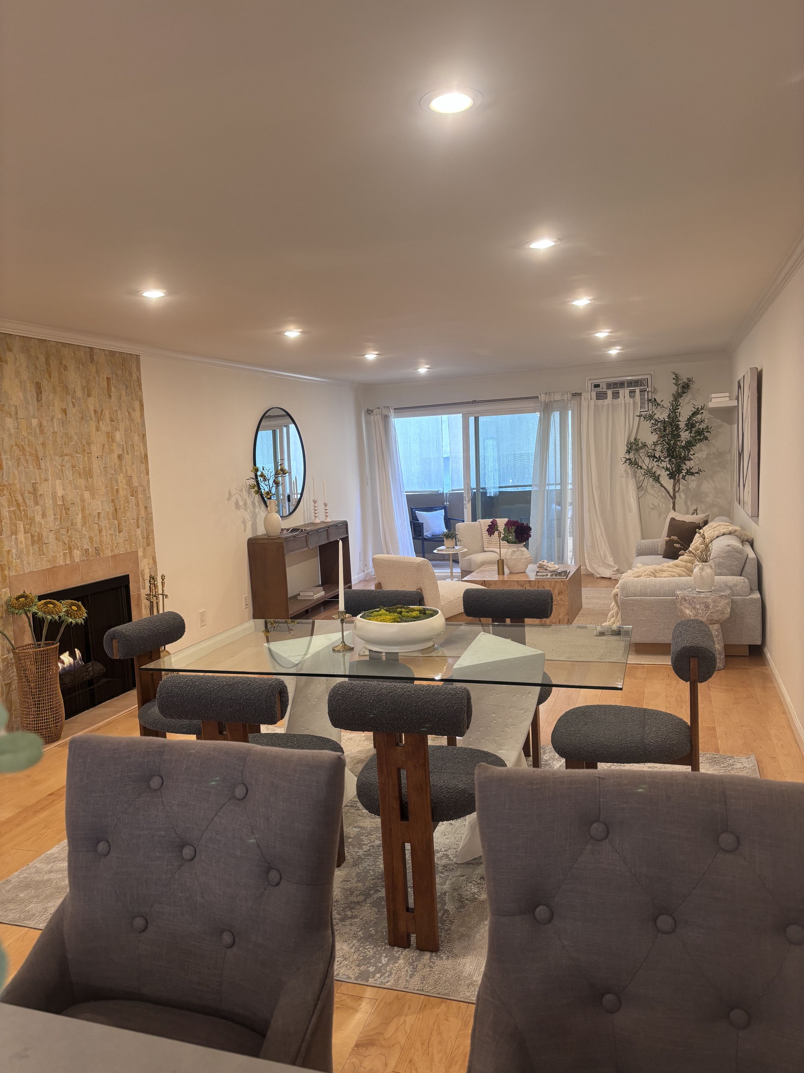  2320 S Bentley Ave - 物件實景