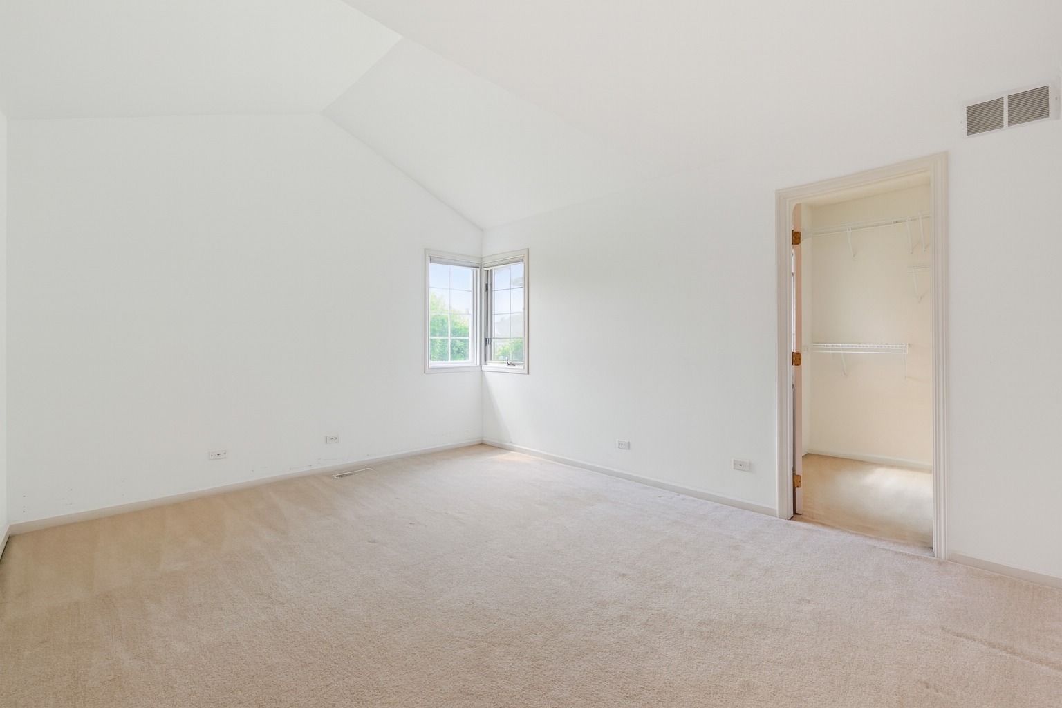 Clarendon Hills, Illinois, 60514, United States, 3 Bedrooms Bedrooms, ,4 BathroomsBathrooms,Residential,For Sale,1917316