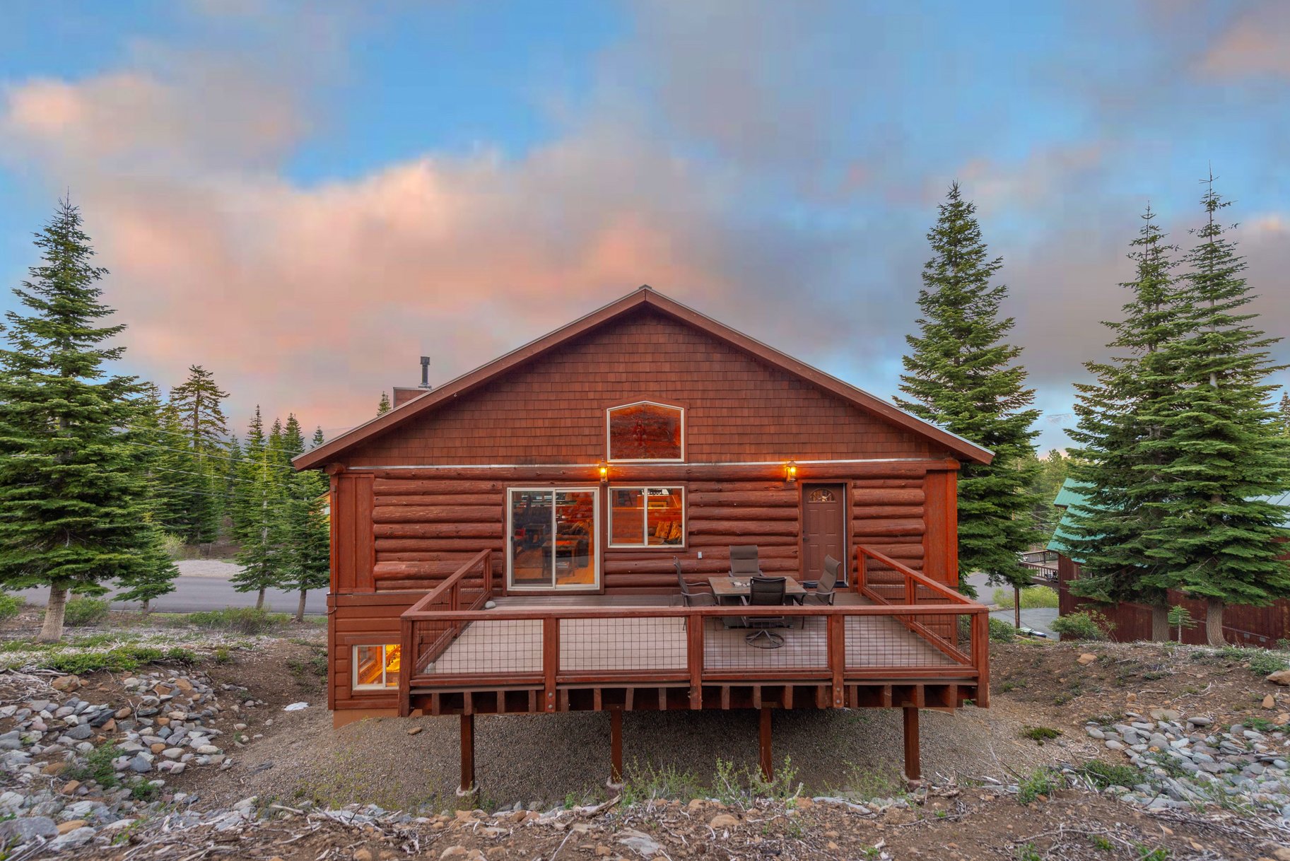 Beautiful Log Home with Carson Range Views from Every Floor - 物件實景