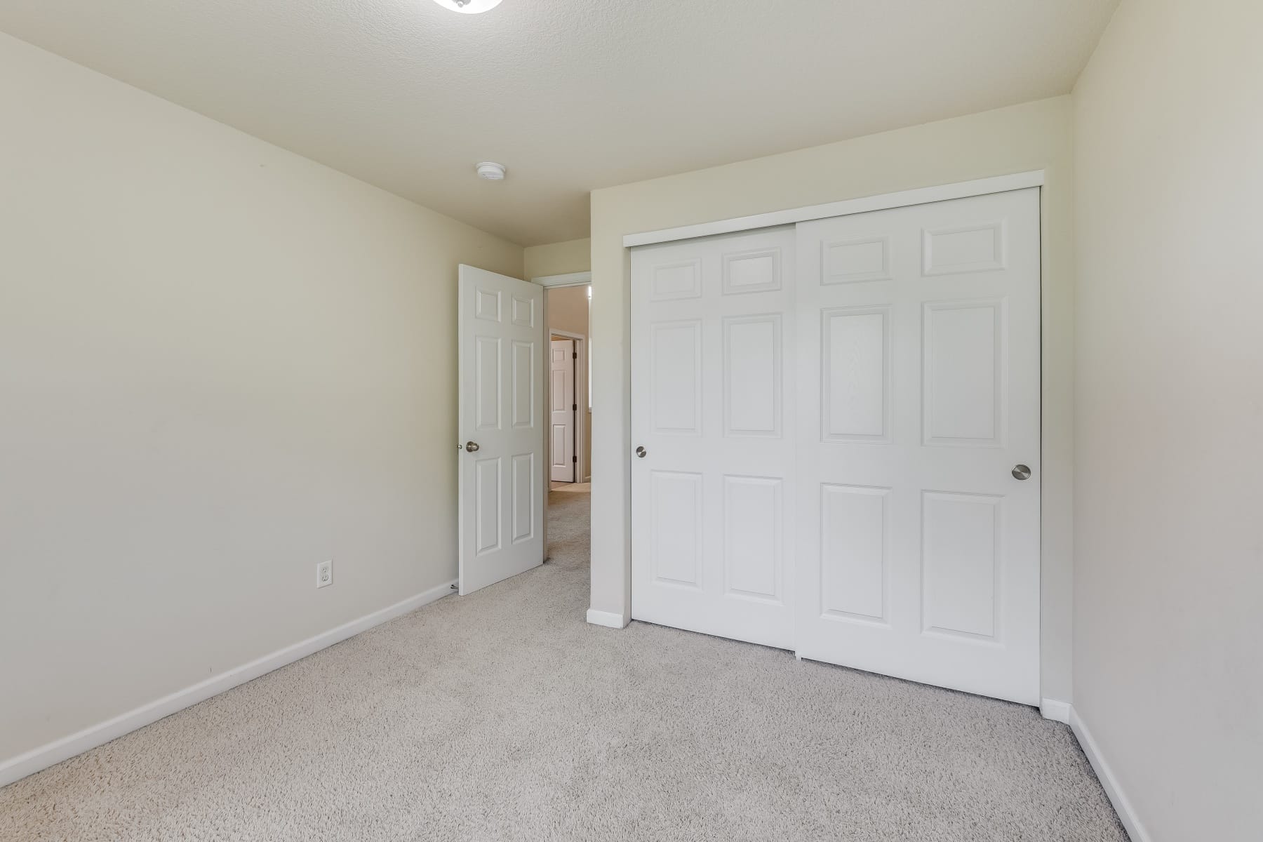  2106 CHARLIE CT Forest Grove, OR 97116 - 物件實景