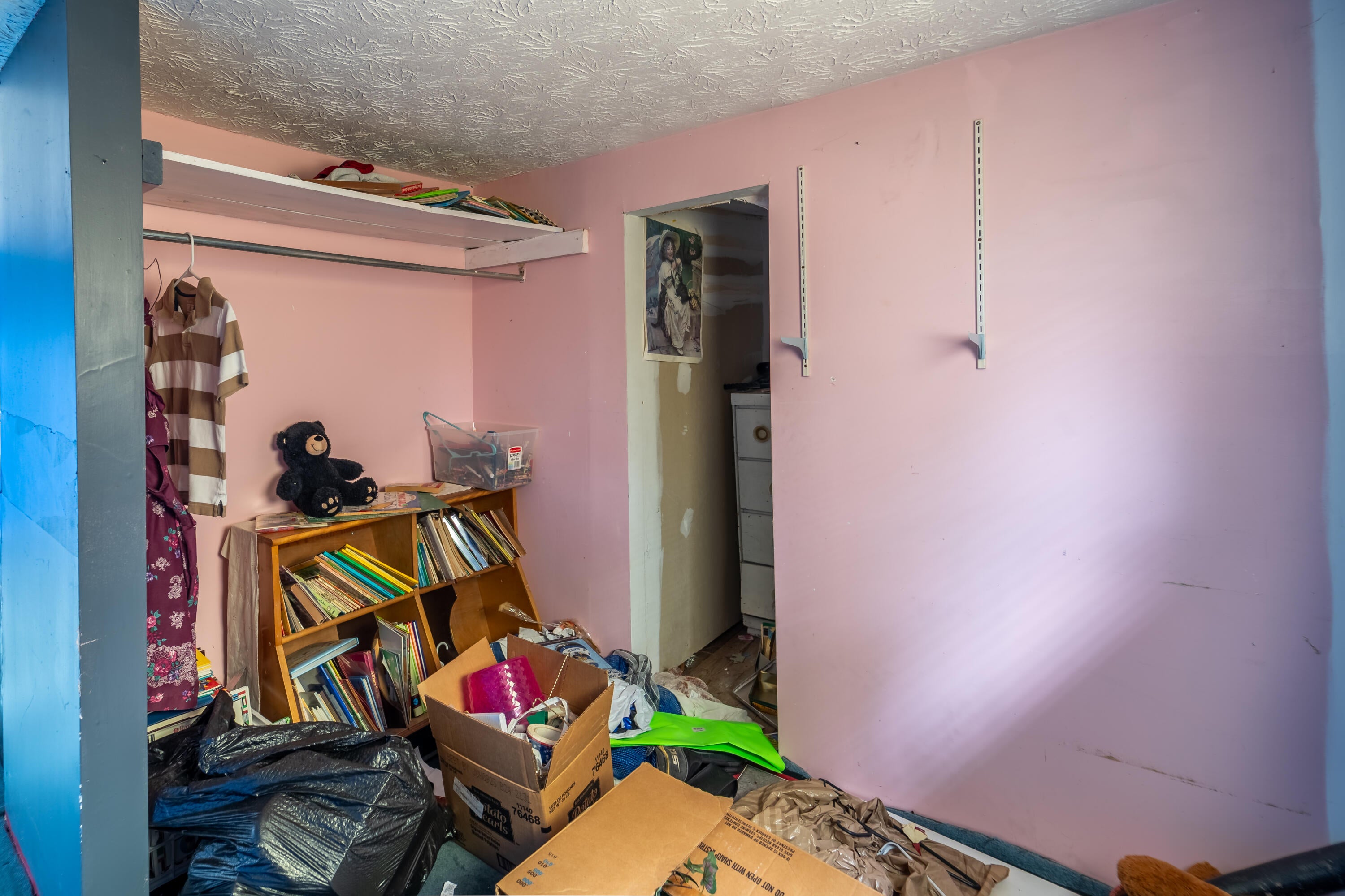 McKee, Kentucky, 40447, United States, 4 Bedrooms Bedrooms, ,2 BathroomsBathrooms,Residential,For Sale,1981490