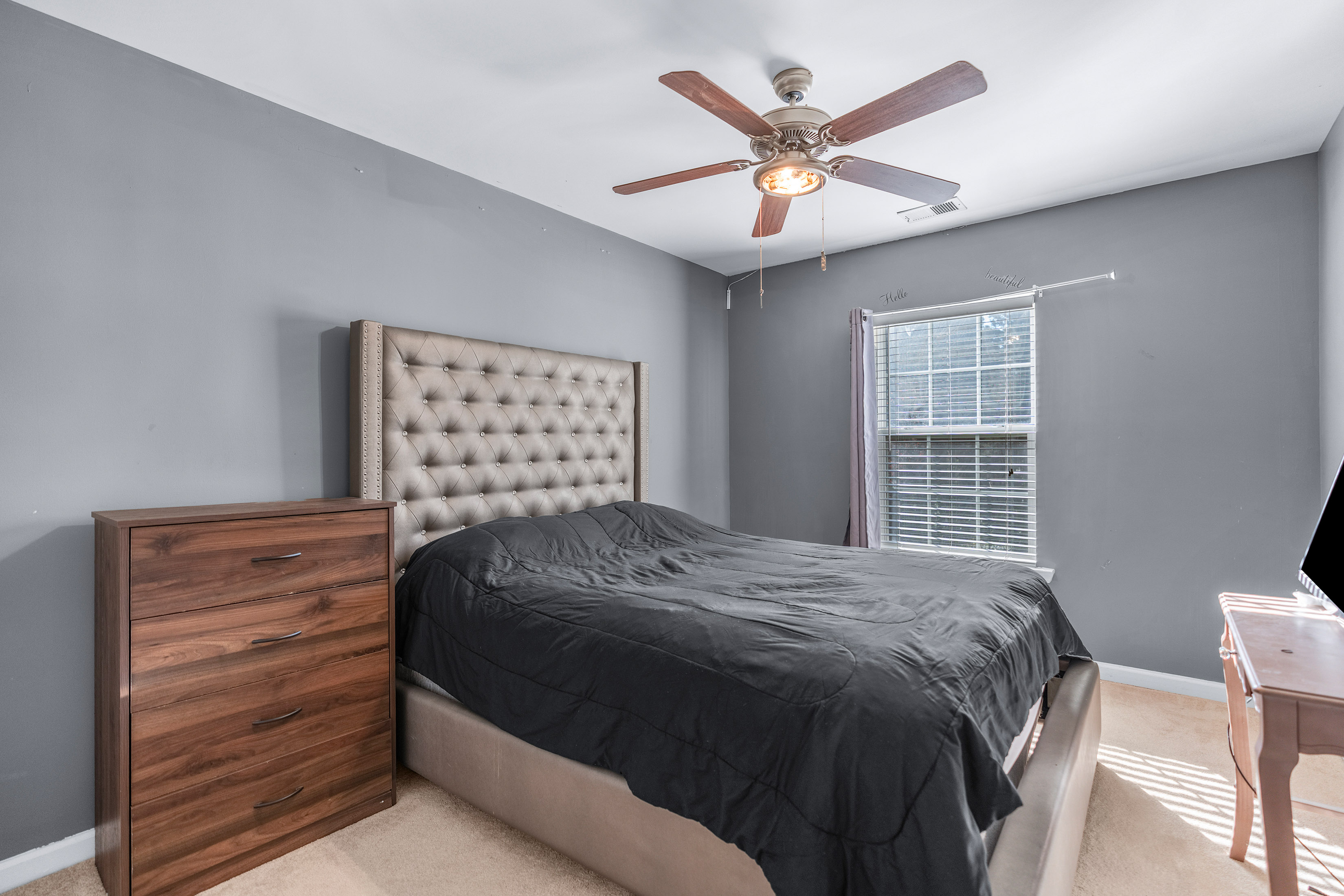  Stylish, Spacious and Ideally Located Townhome - 物件實景