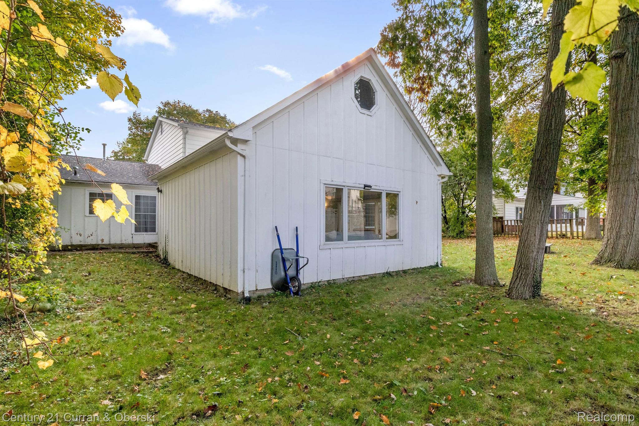 West Bloomfield Charter Township, Michigan, 48322, United States, 4 Bedrooms Bedrooms, ,3 BathroomsBathrooms,Residential,For Sale,1977559