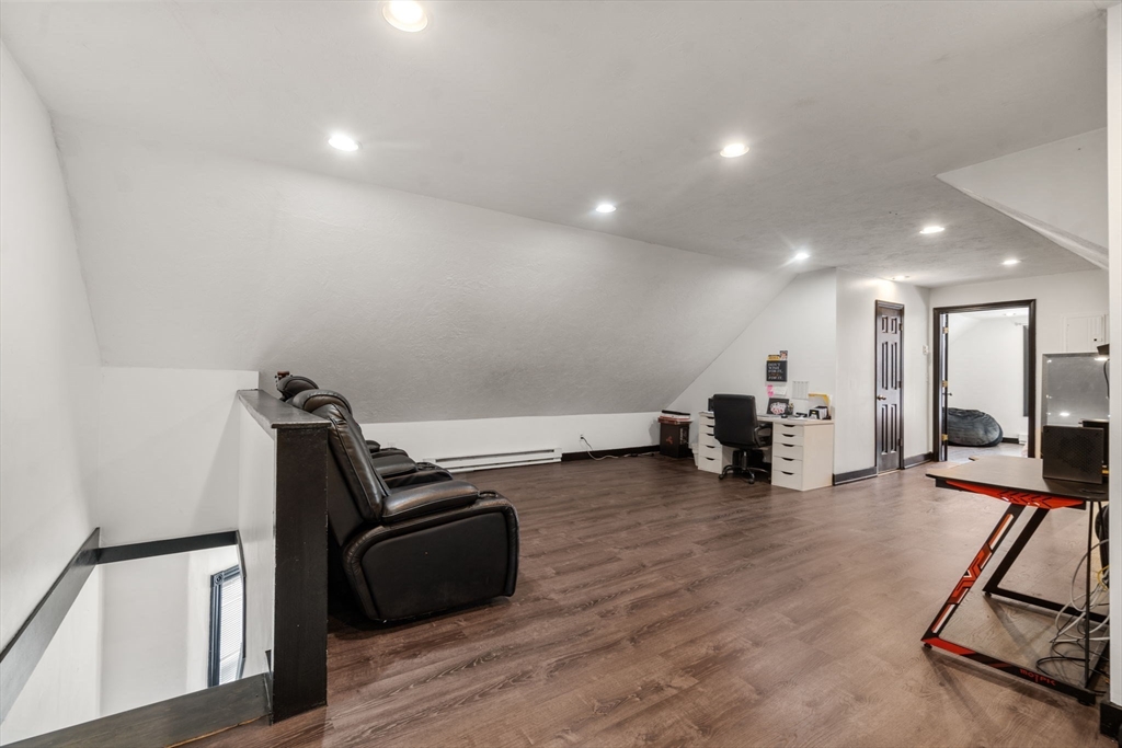 Southbridge, Massachusetts, 01550, United States, 7 Bedrooms Bedrooms, ,4 BathroomsBathrooms,Residential,For Sale,1990940