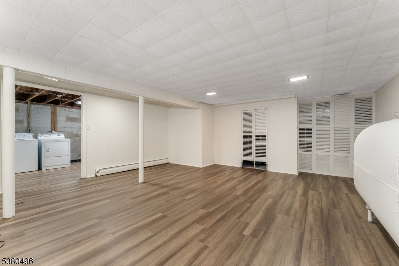 Bridgewater Twp., New Jersey, 07920, United States, 3 Bedrooms Bedrooms, ,2 BathroomsBathrooms,Residential,For Sale,1927151
