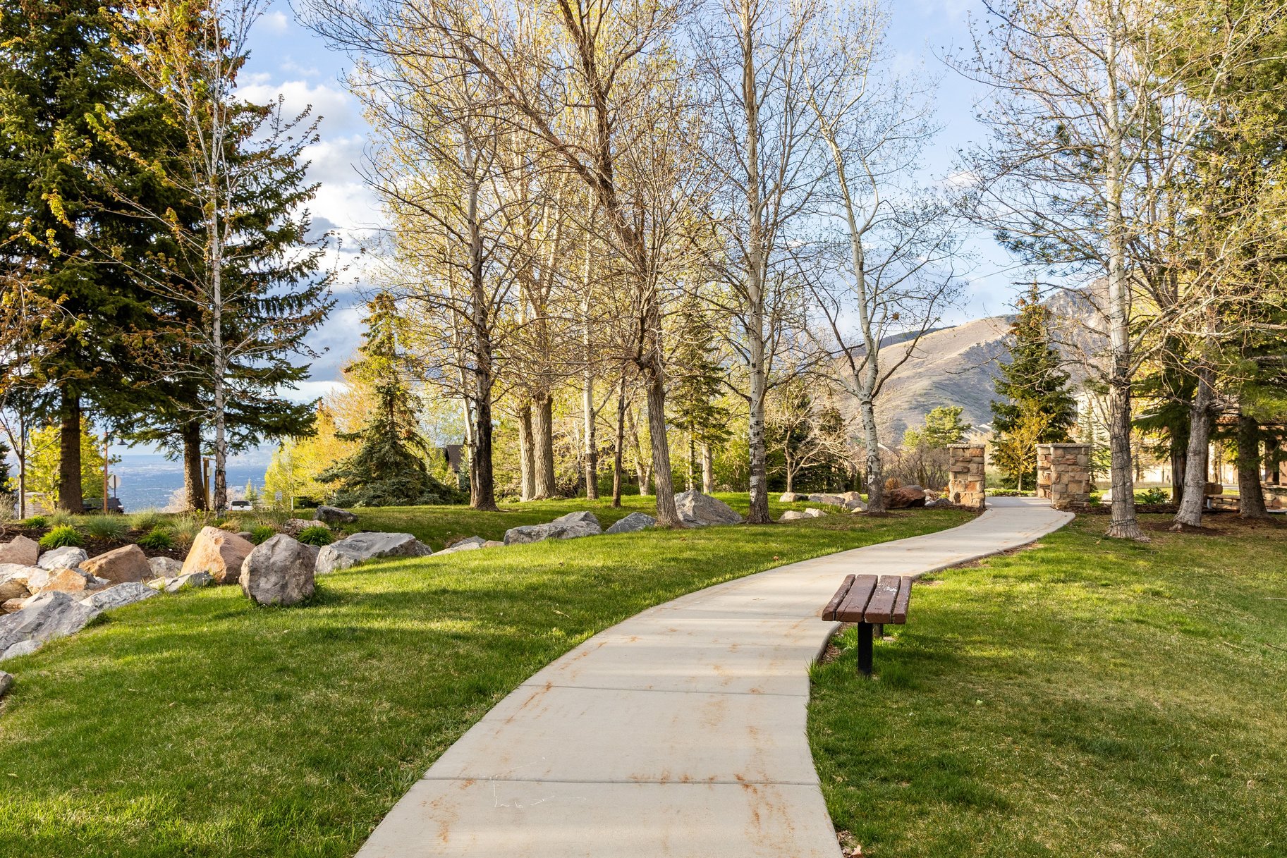  Peaceful Mountain Living with Amenities That Impress - 物件實景