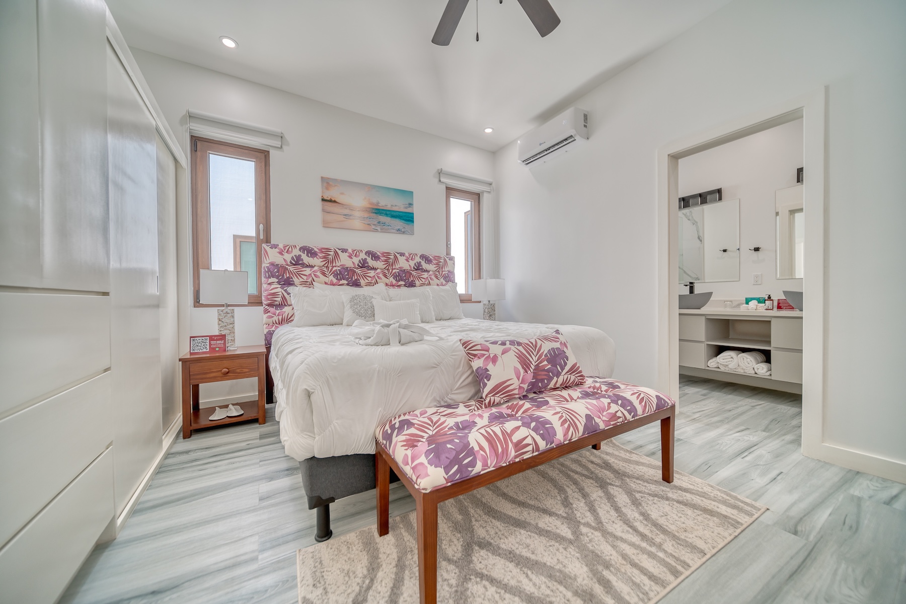  Top Floor Condo at Acqua di Mare, West Bay - 物件實景