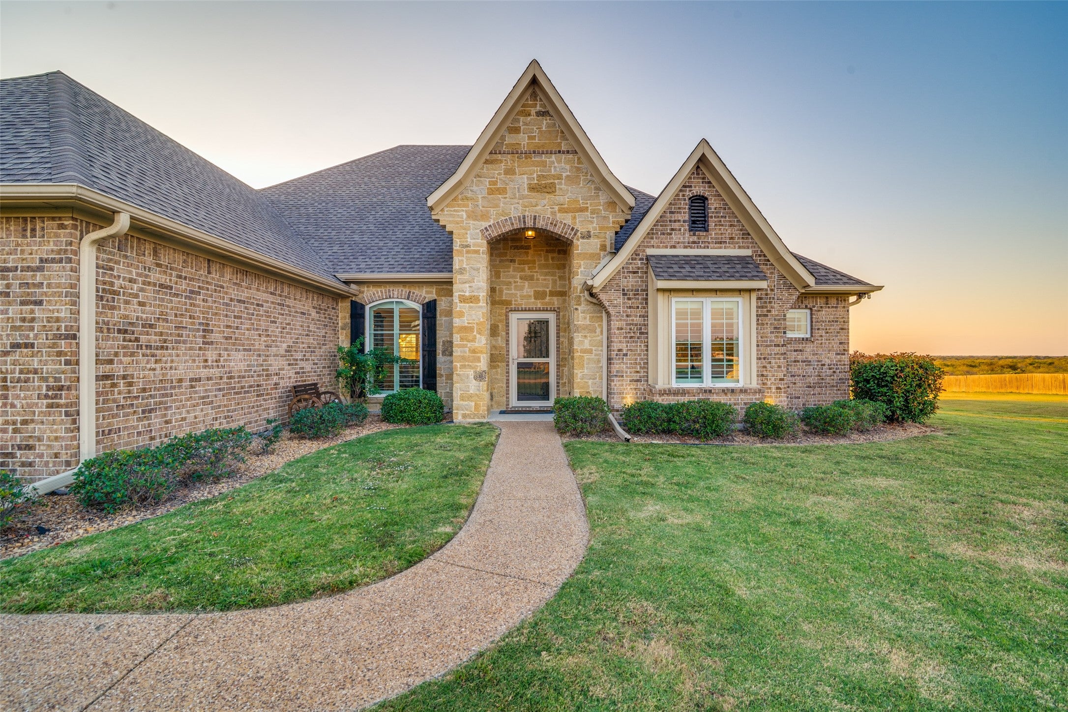 Oak Ridge, Texas, 75142, United States, 3 Bedrooms Bedrooms, ,3 BathroomsBathrooms,Residential,For Sale,1976084